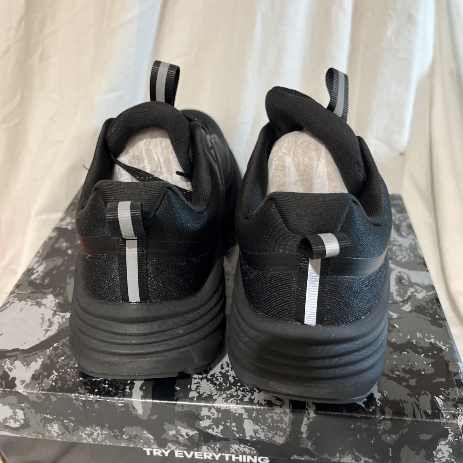 NEW IN BOX WOMENS ALL BLACK NORTI V8 SNEAKERS SIZE 7.5