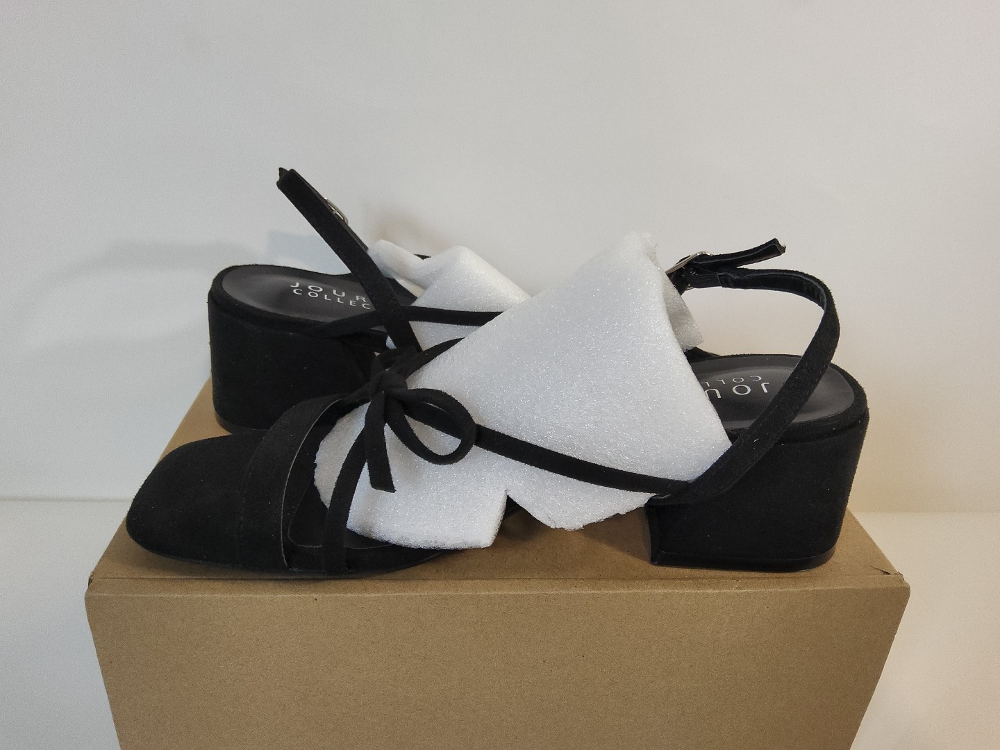 Journee Collection Womens Amity Faux Suede Bow Slingback Sandals. Size 8
