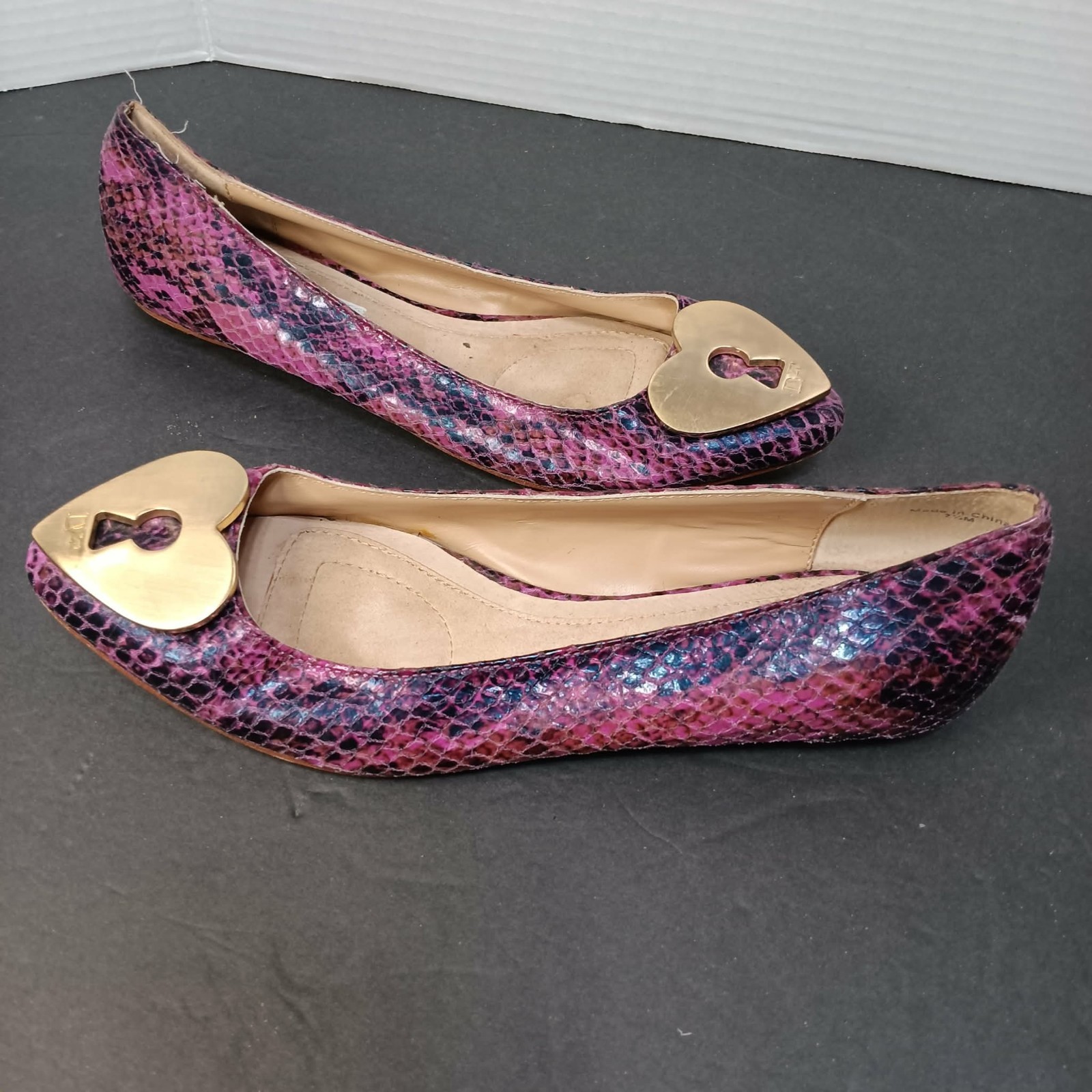Diane Von Furstenberg Pink Leather Snake Skin,Gold Metal Heart Flat SZ US7.5 UK5