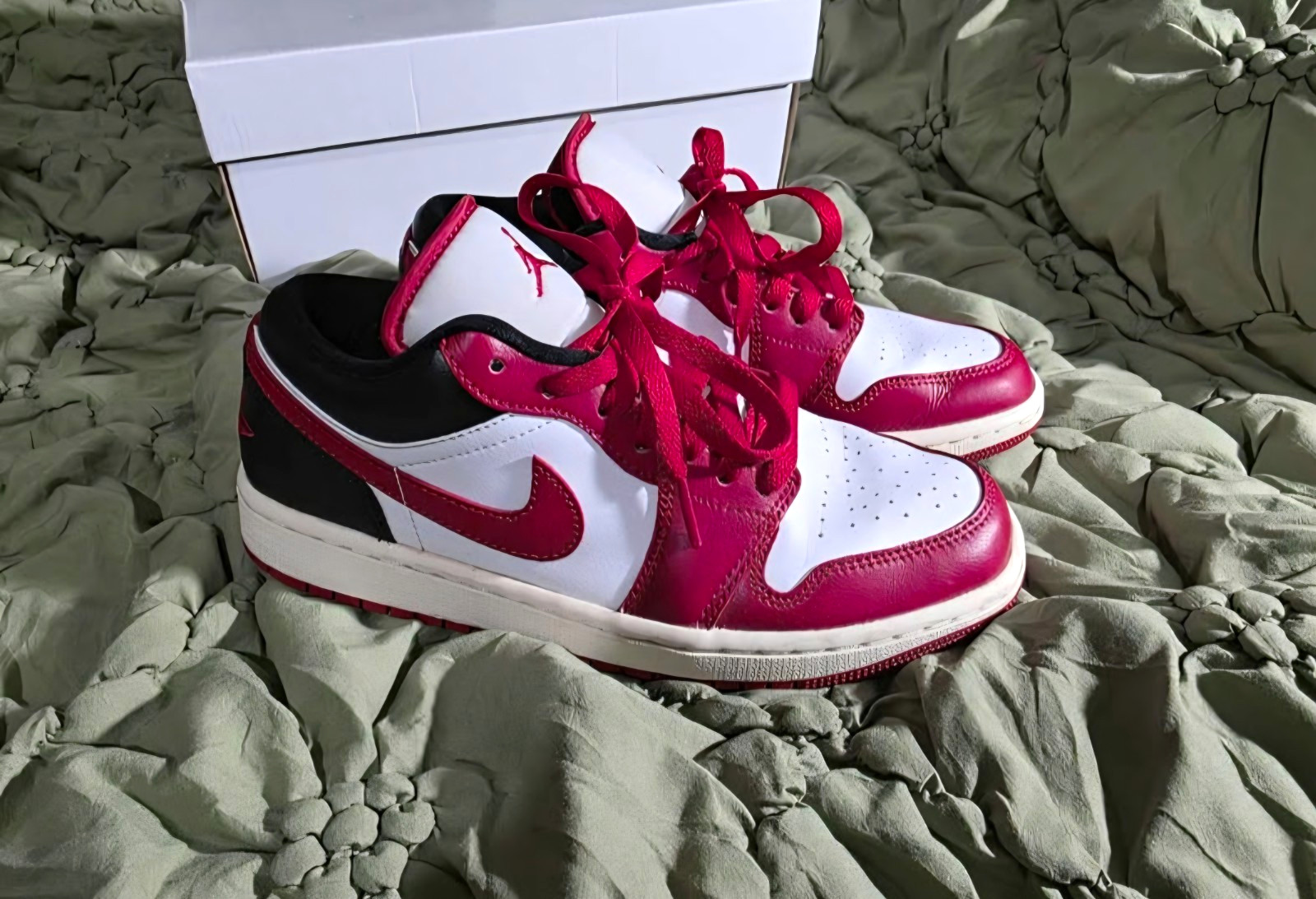 Jordan Air Jordan 1 Low GS Womens Sneaker 7.5 Red/White/Black Leather