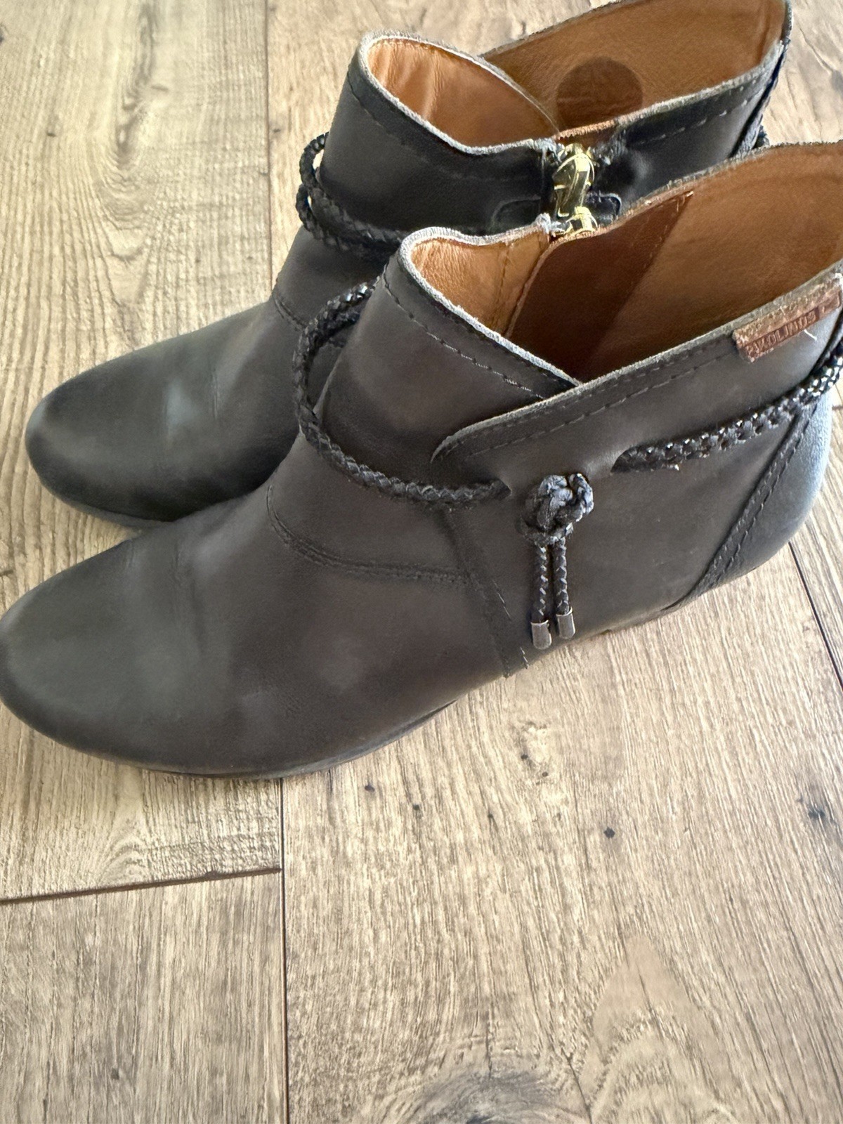 Pikolinos Women’s Black Leather Ankle Booties Size 39 Side Zip Braid Tassel