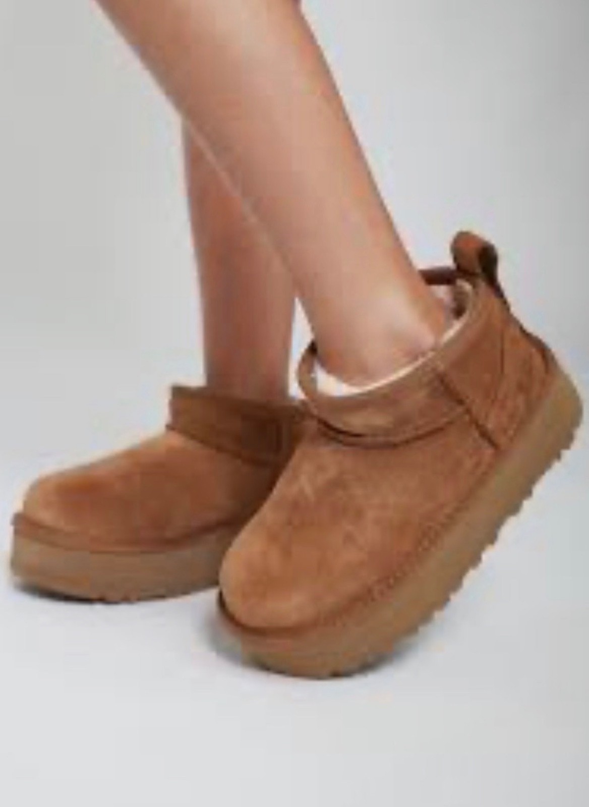 UGG Women’s Classic Ultra Mini Platform Chesnut Boots 1135092 Size 37 USA