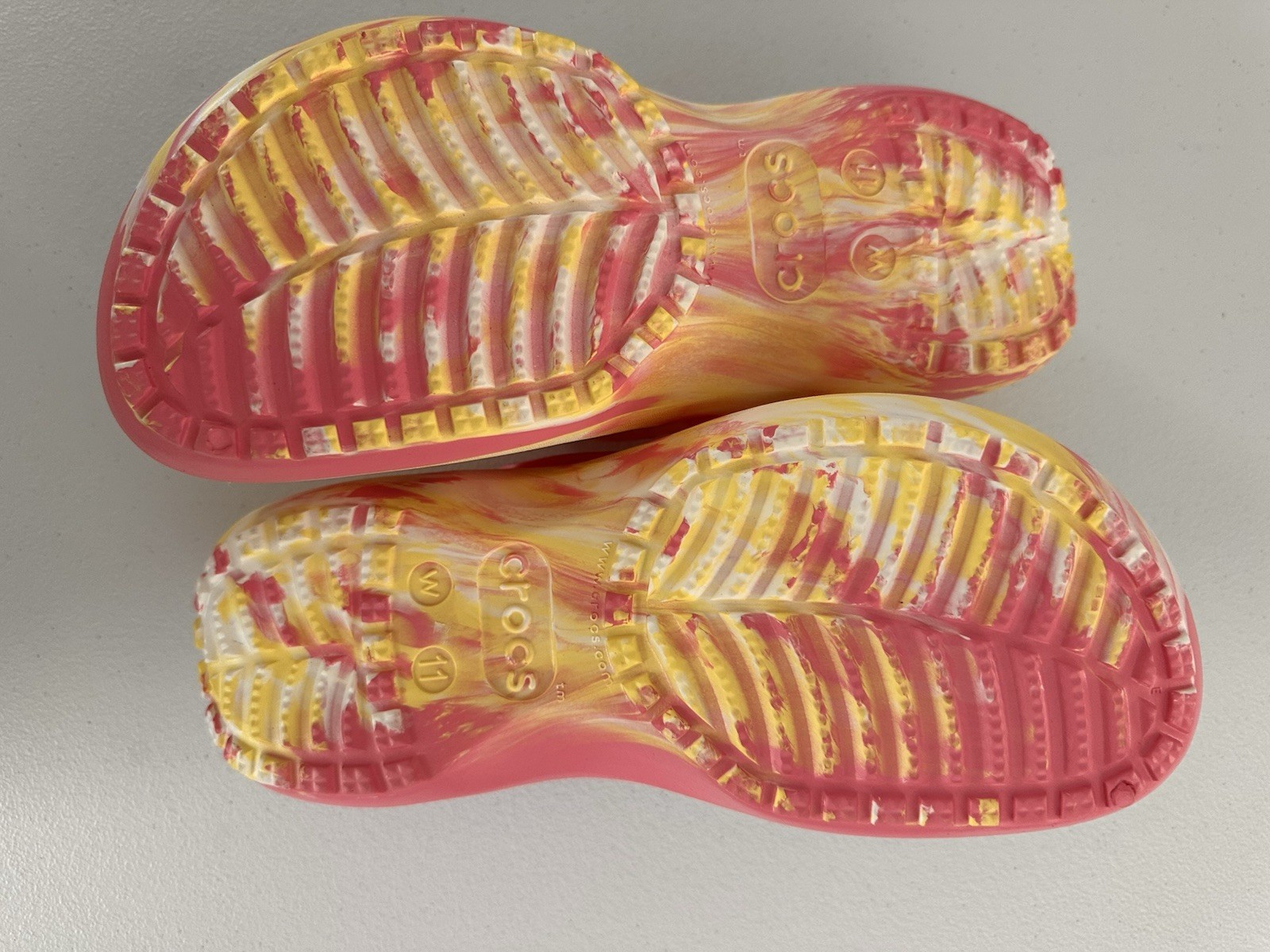 Crocs Women’s Tie Dye Clog Sandals Pink Yellow White Slip-On Rubber US 11