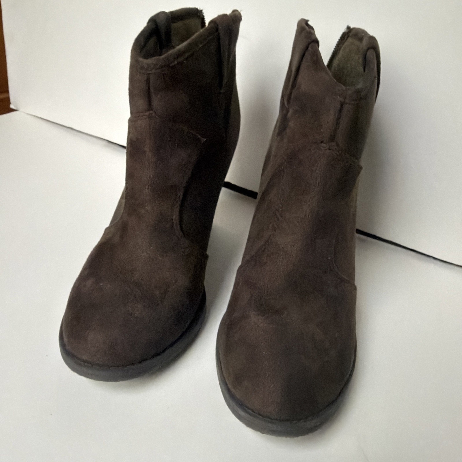 Soda Women’s Ankle Boots Booties Block Heel Dark Brown Faux Suede Size 8 EUC