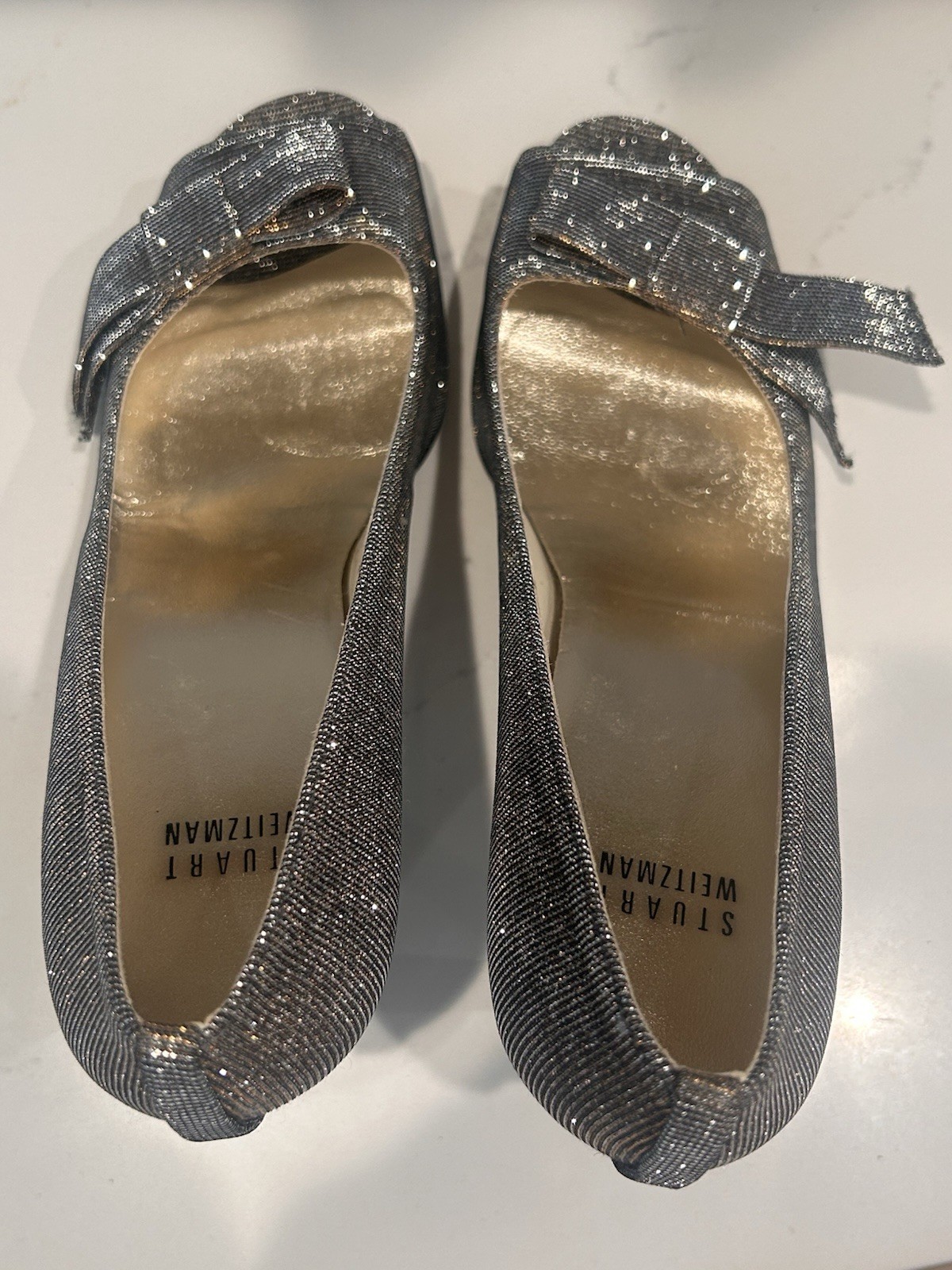 Stuart Weitzman «Bowover» peep-toe pump in a bronze/pewter glitter finish 8