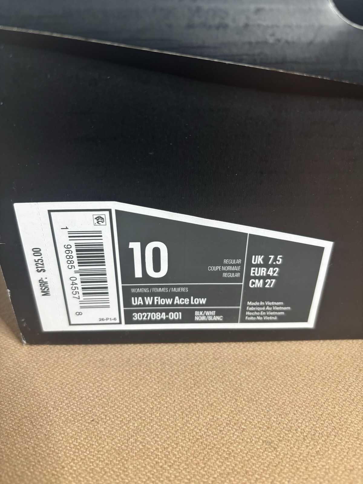 3027084 Under Armour Women’s Flow Ace Low Volleyball Shoes Black Size 10 NIB New
