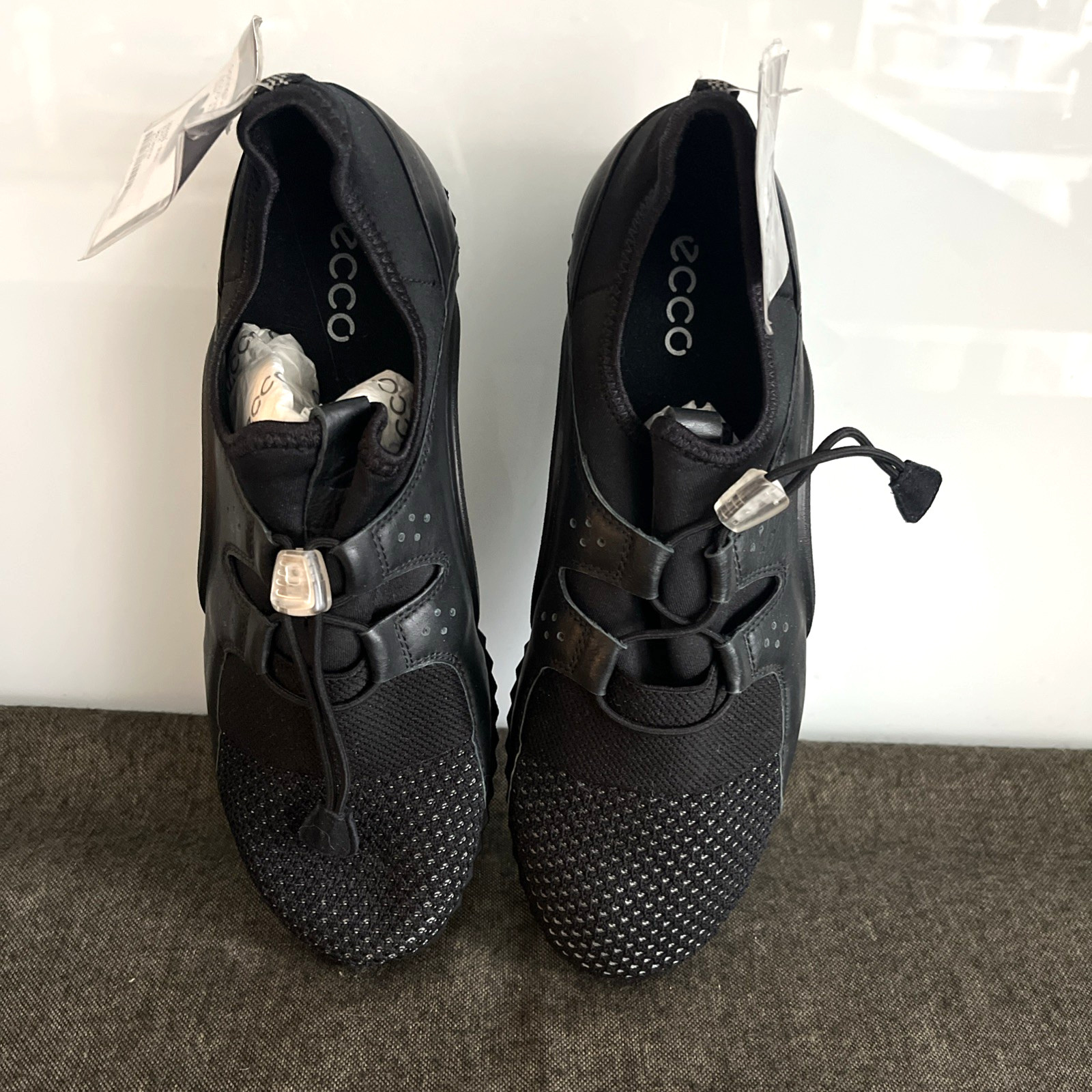 NEW! Ecco Light Vibration I Toggle Slip On Black Leather Sneakers EU 37 US 6-6.5