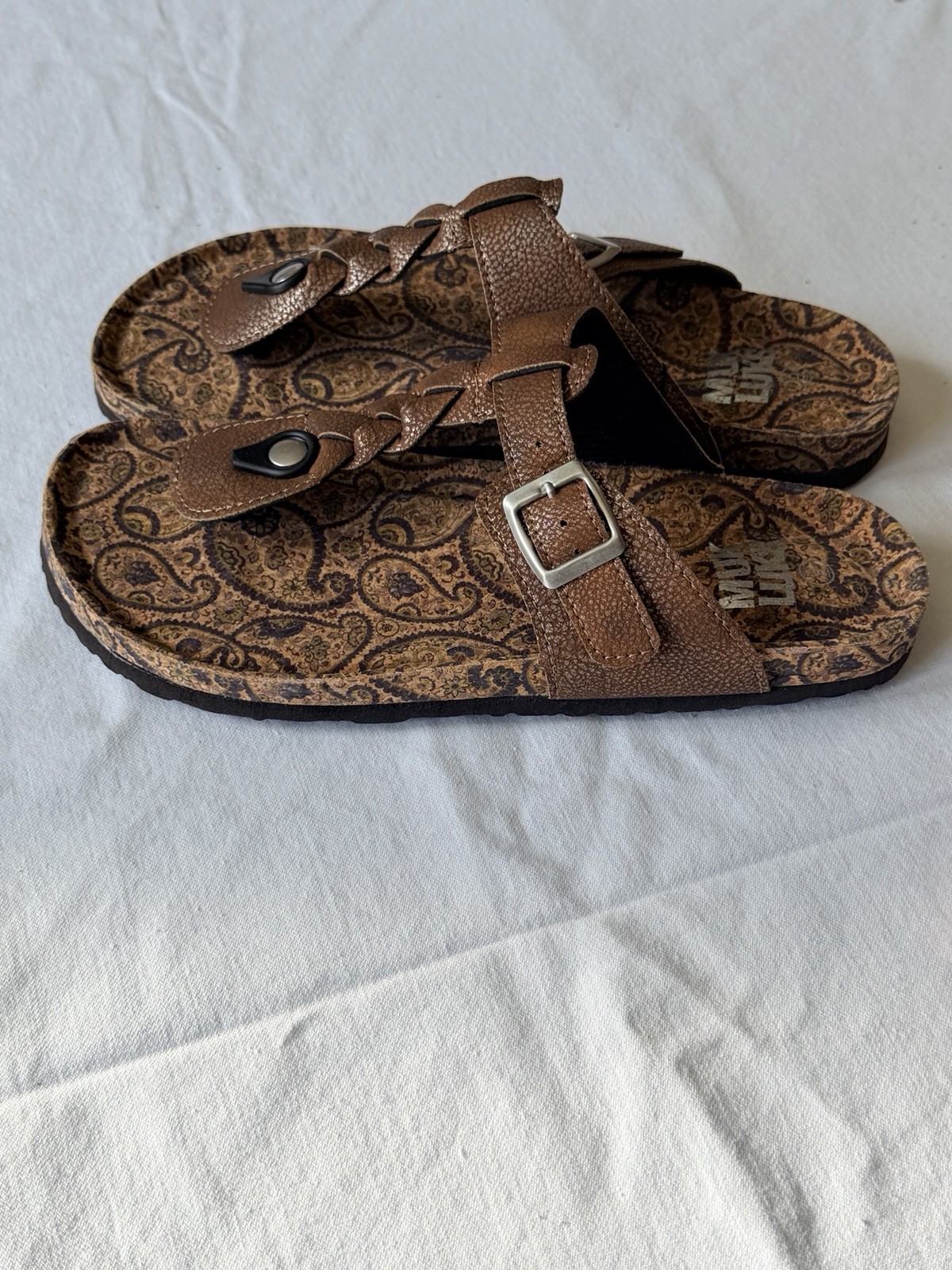 The Original Muk Luks Marsha Thong Sandals Bronze Memory Foam Footbed Size 9 NEW