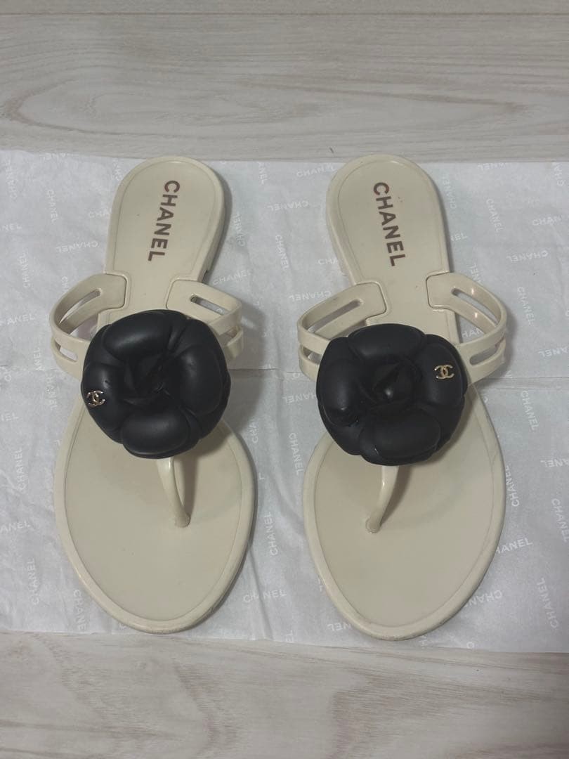 CHANEL Camellia Beach Sandals Size 38 24cm Black White Excellent Condition