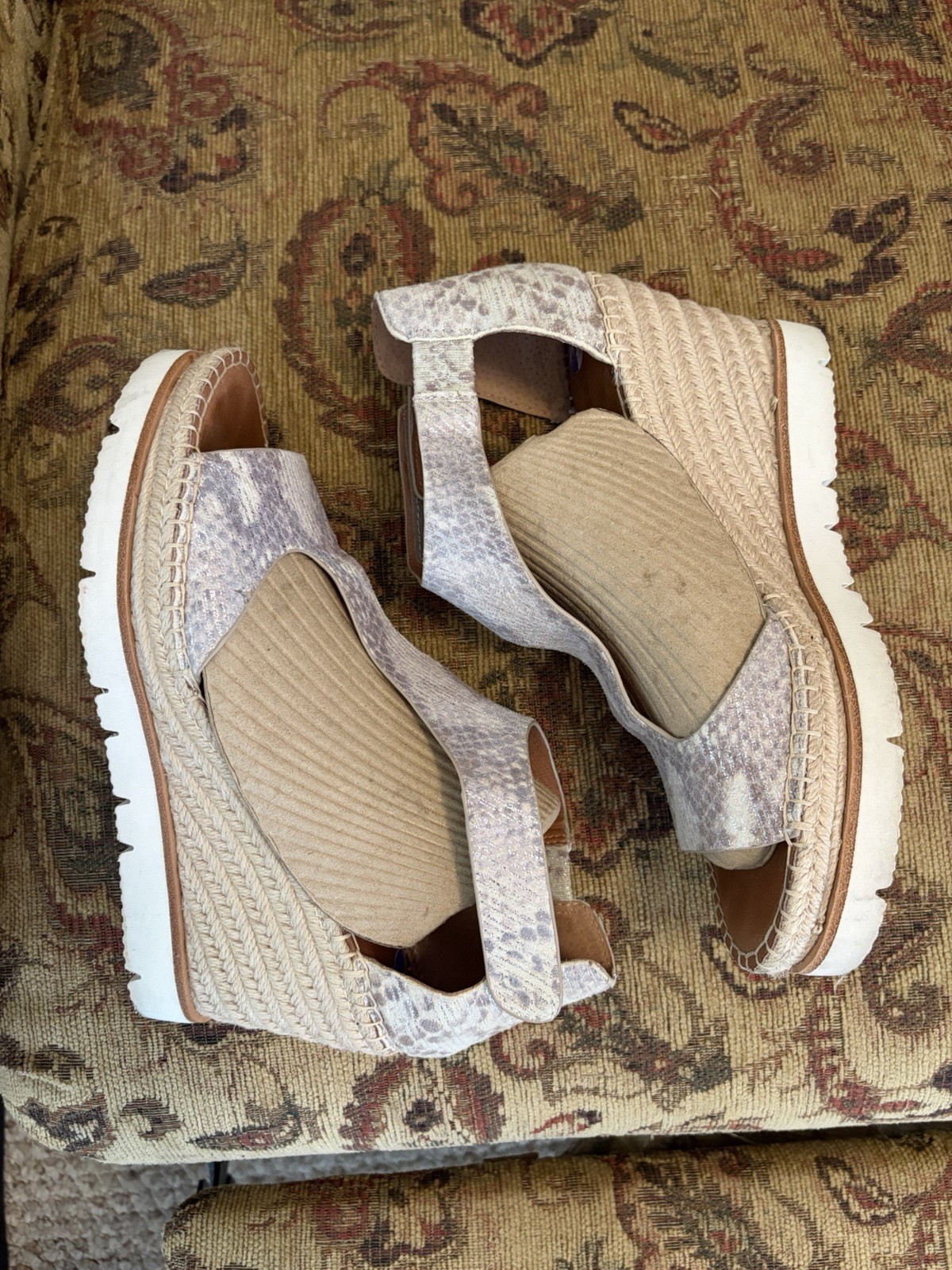 Gentle Souls by Kenneth Cole Beige Snake Print Wedge Slip-On Sandals Womens 8.5