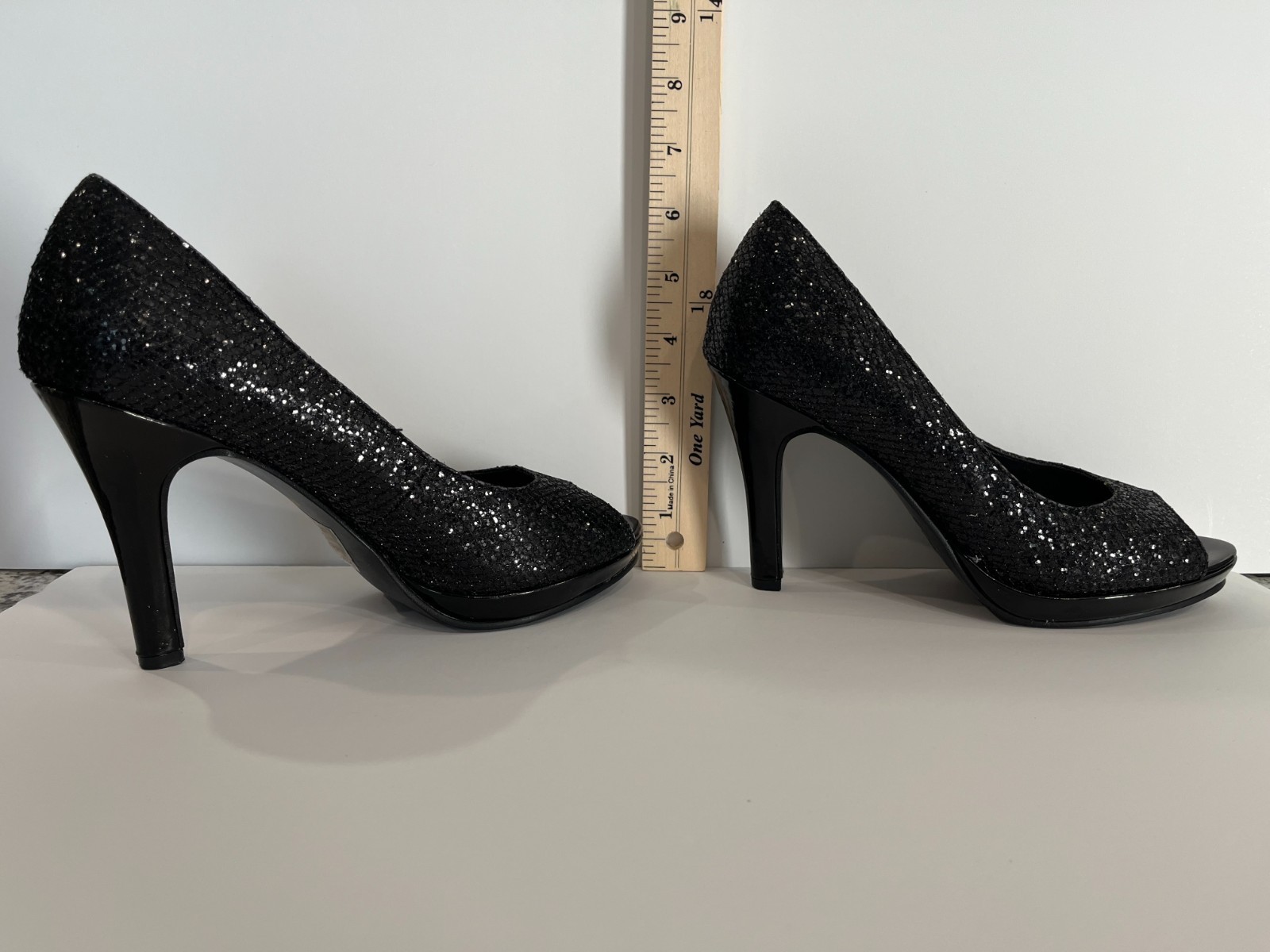 Dyeables Sari Womens Glitter Platform Pump Size 6B Black Shoes Great Condition