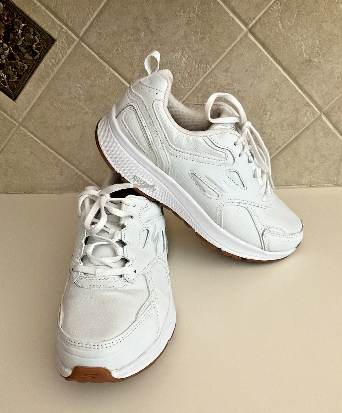 Skechers Women’s Sz 7.5 Go Run Air Cooled GOGO MAT White Athletic Sneakers