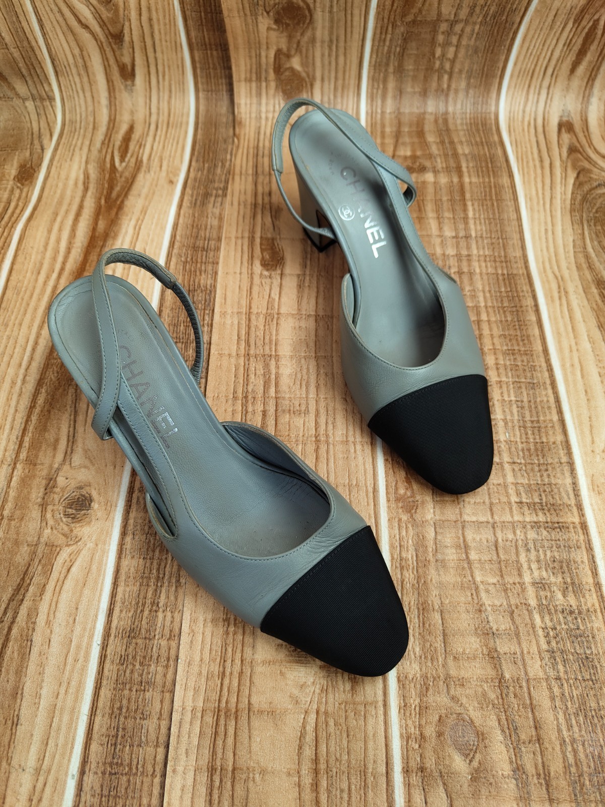 CHANEL Slingback Grosgrain CC Cap-toe Grey Leather Heels EU 36 US 6