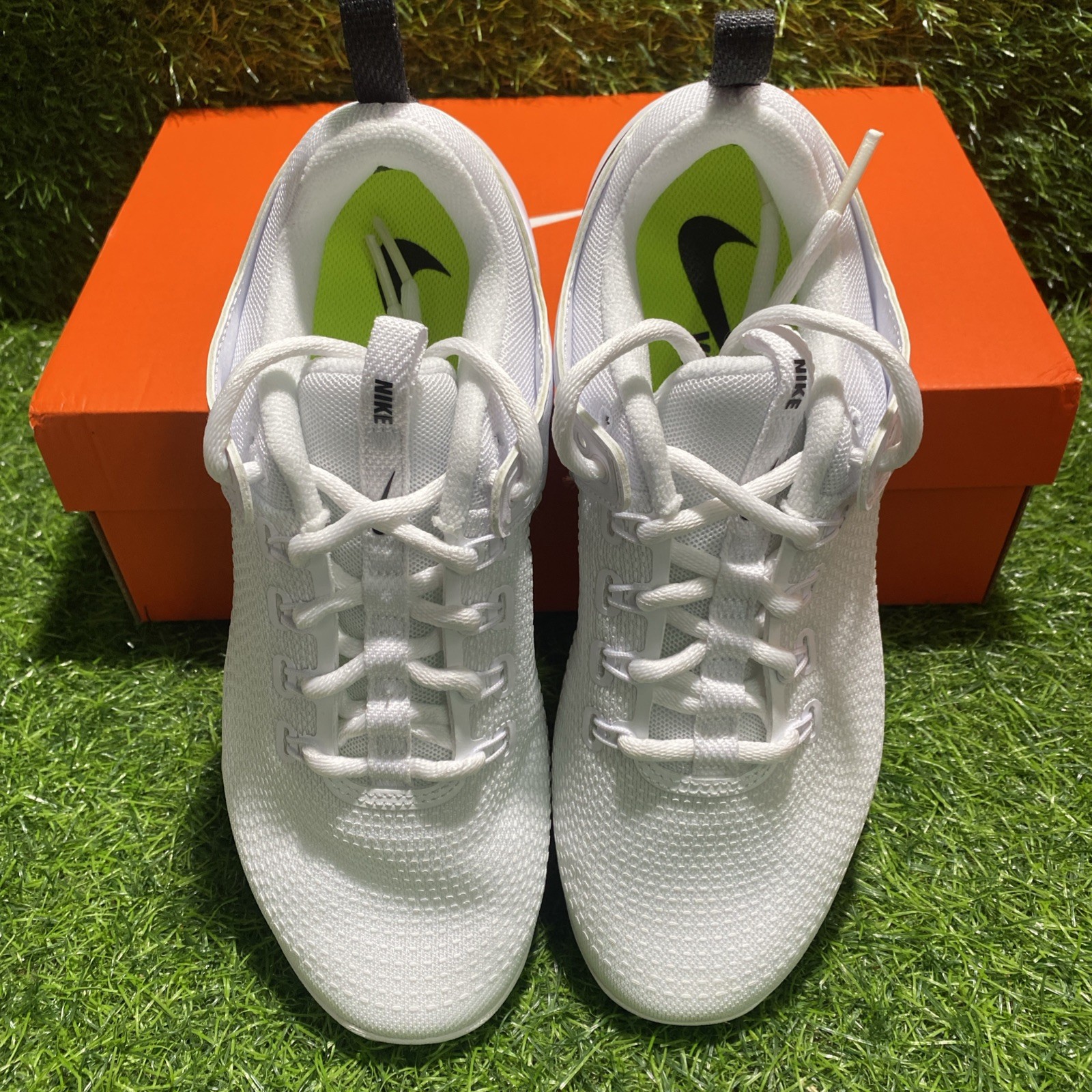 Nike Air Zoom Hyperace 2 White/Black Low Top Lace-Up Volleyball Sneaker AA0286