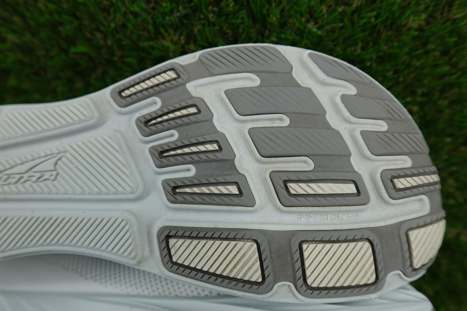 Altra Escalante 4 Shoes Womens Size 9.5 White Running Athletic Sneaker