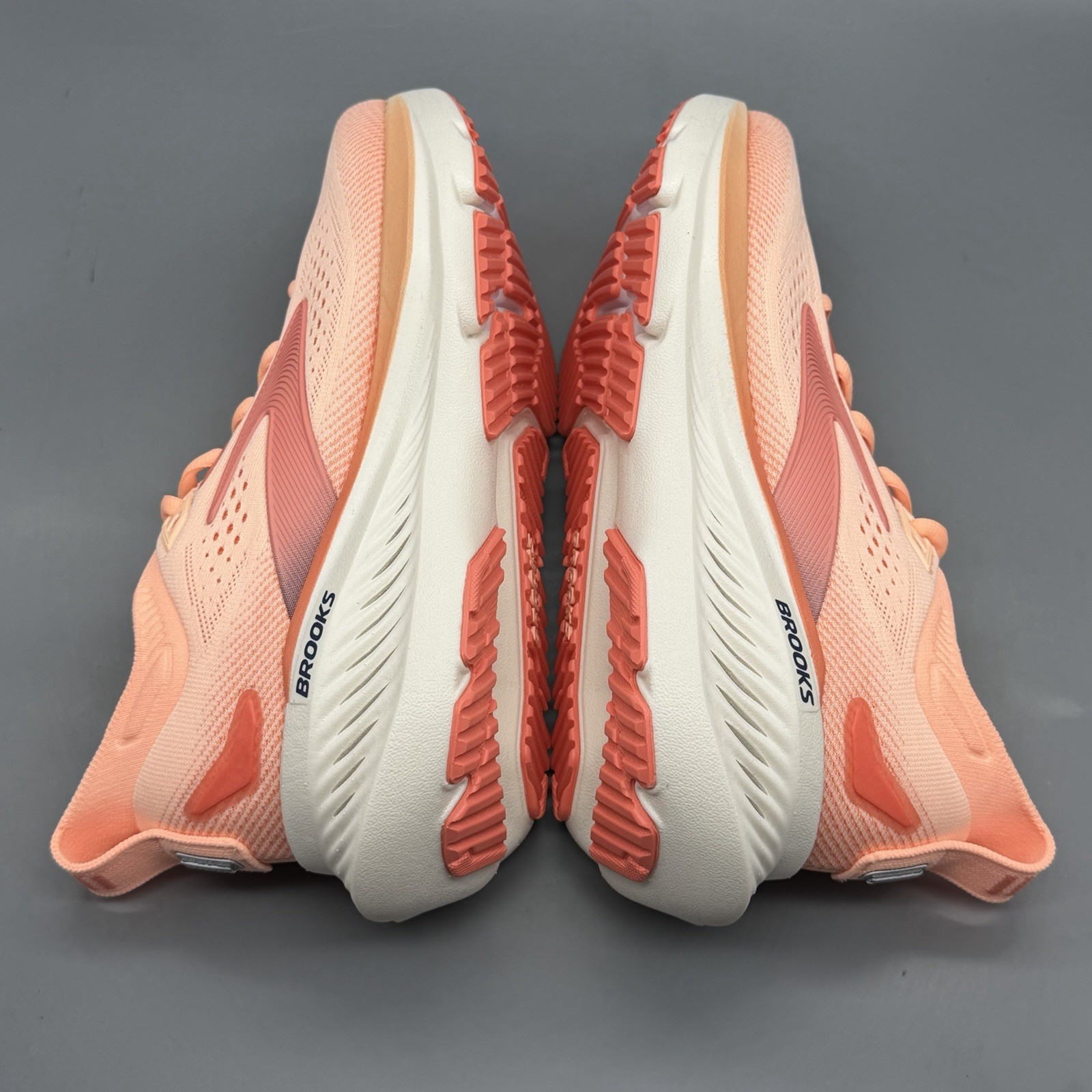 Brooks Glycerin 23 Women’s 6 B Running Shoes Athletic Gym Walking Coral Peach