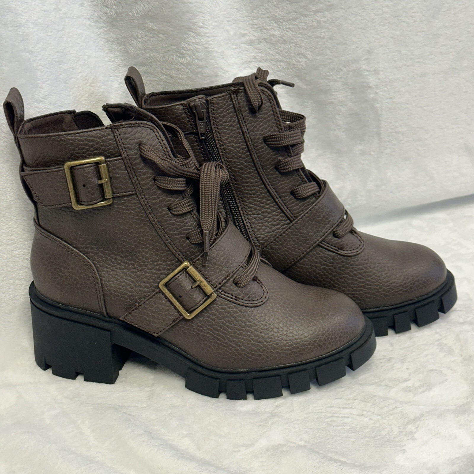 Women’s Seychelles Harley Chunky Lug Lace Buckle Boot Size 7W NWOB