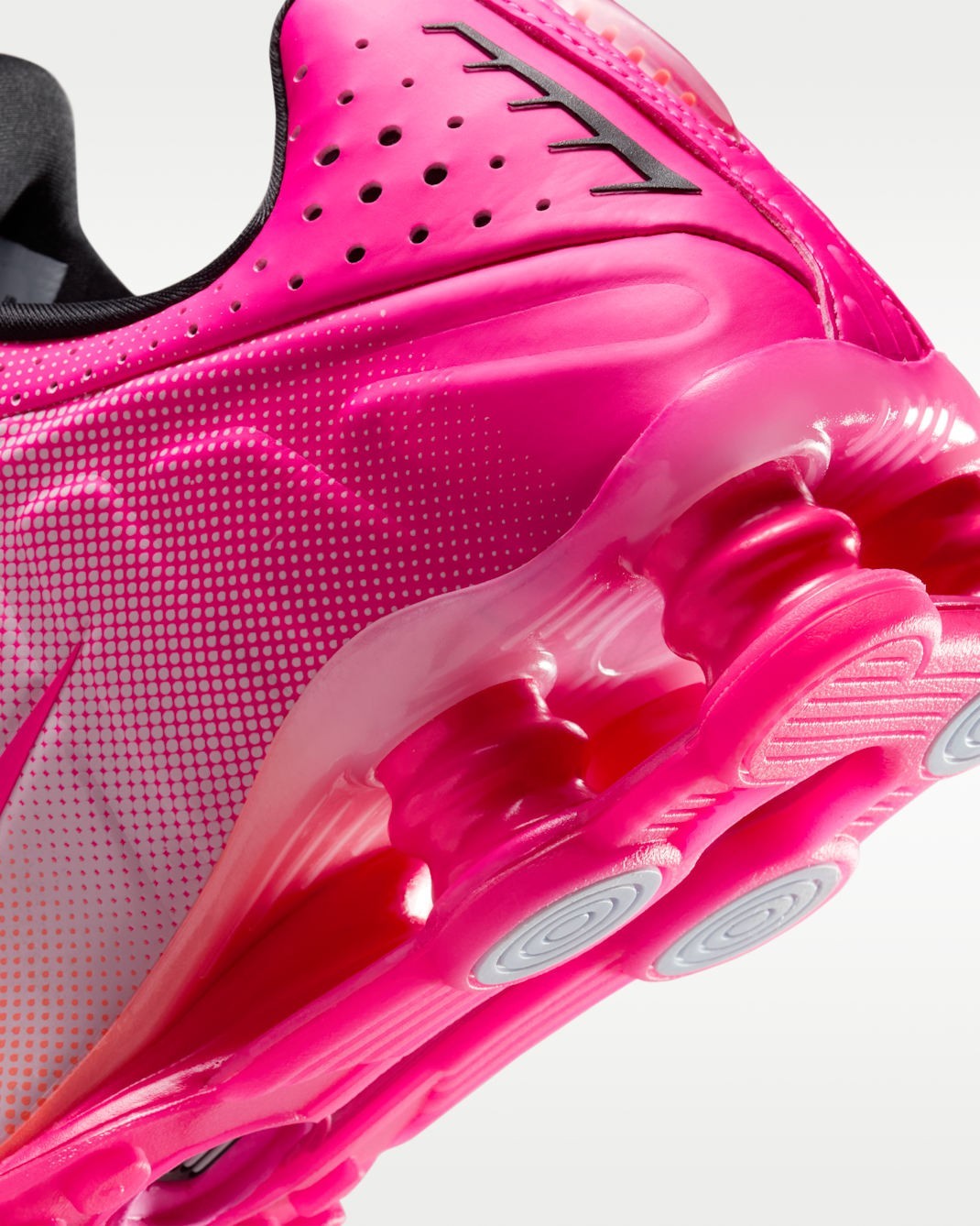 NIKE Women’s Shox R4 IH2343-600 Hyper Pink Pink Black Pink Foam