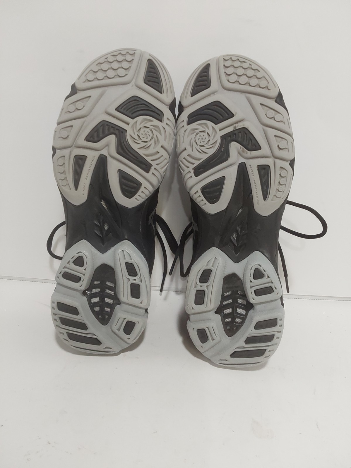 MIZUNO WAVE LIGHTNING Z4 BLACK ATHLETIC LADIES 9 SHOES