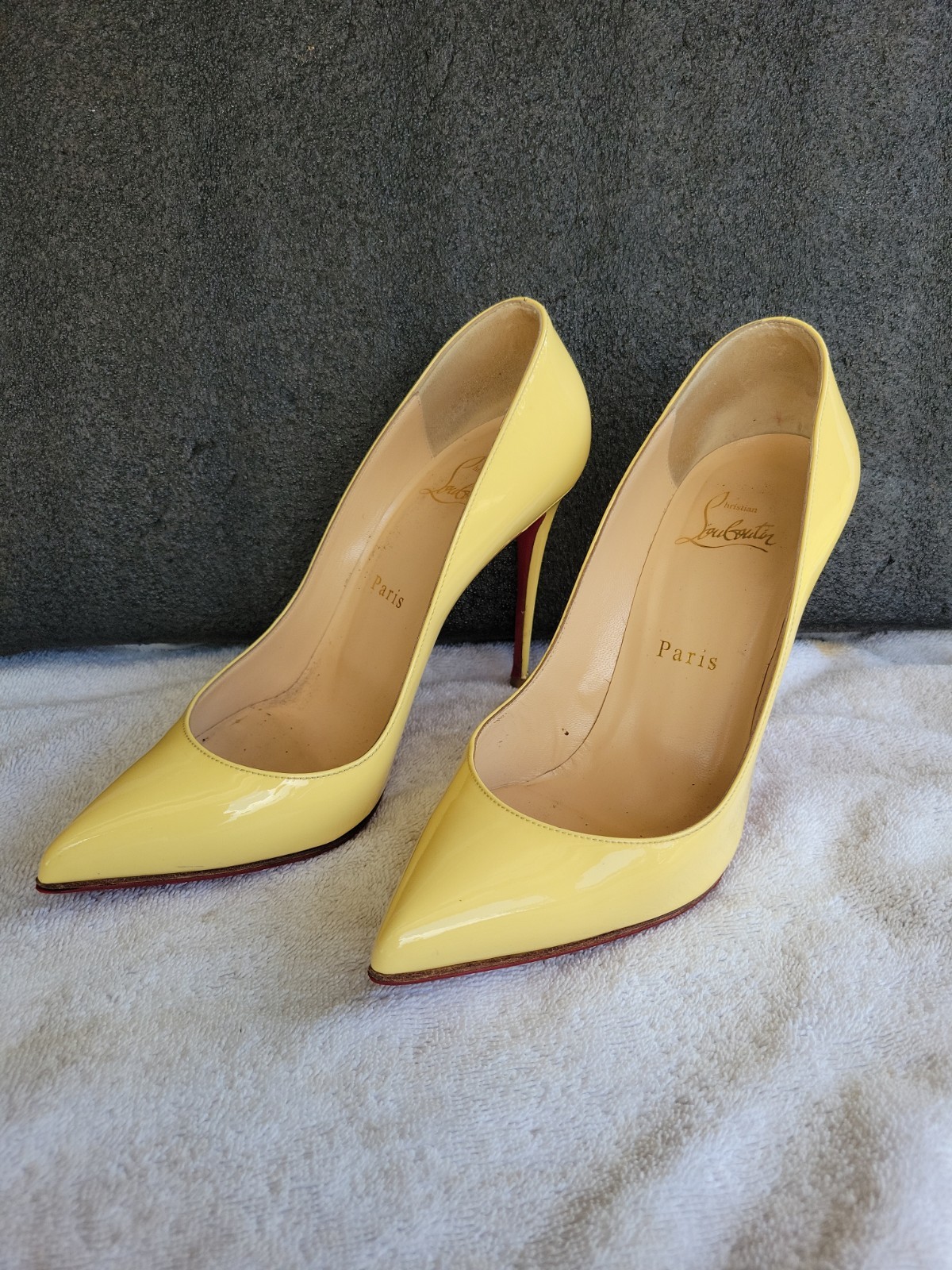 Christian Louboutin So Kate 100 Yellow Patent Leather Pumps. Eu 37