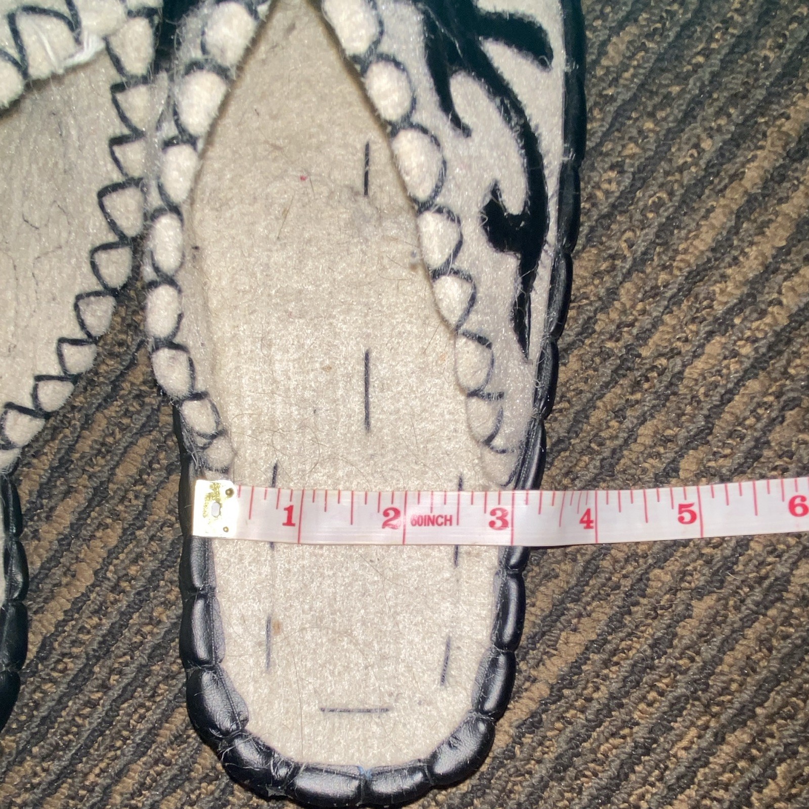 Black/White Felt Slip-On Slippers Open Toe Floral, Unisex Adults US 7.5