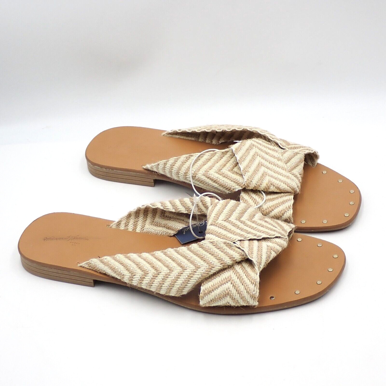 Universal Thread Sandals Womens Size 9.5 Tan Chevron Slip On Open Toe