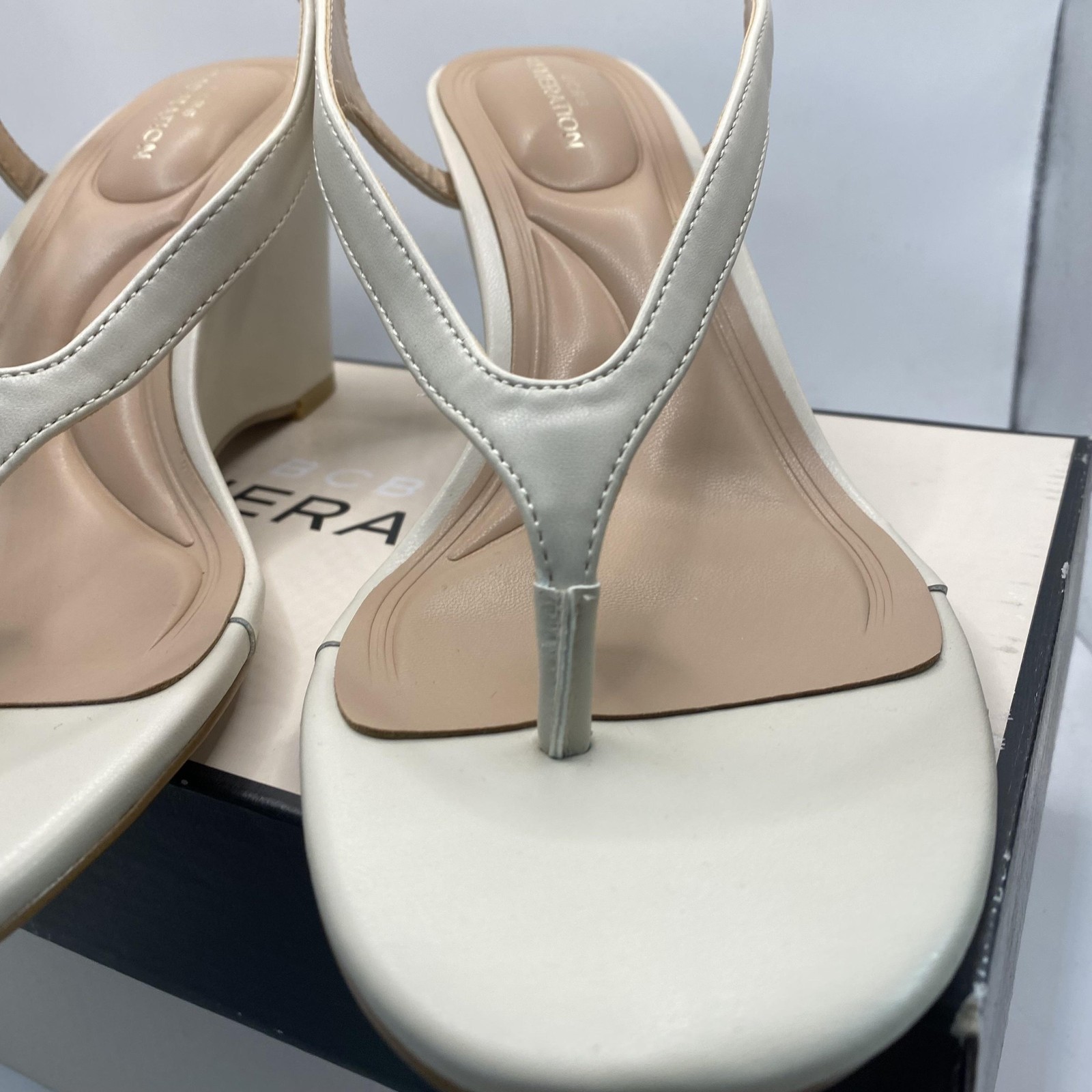 BCBGeneration Serenity Shoes Womens Size 10 Cream Thong Wedge Sandals Comfort