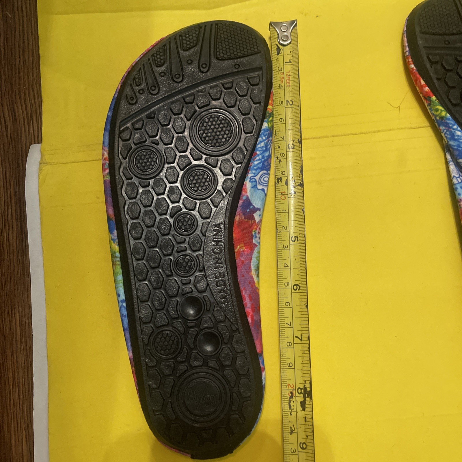 Yes We Vibe Womans Water Shoes New 5M / 6M Size Pink Peace Symbol