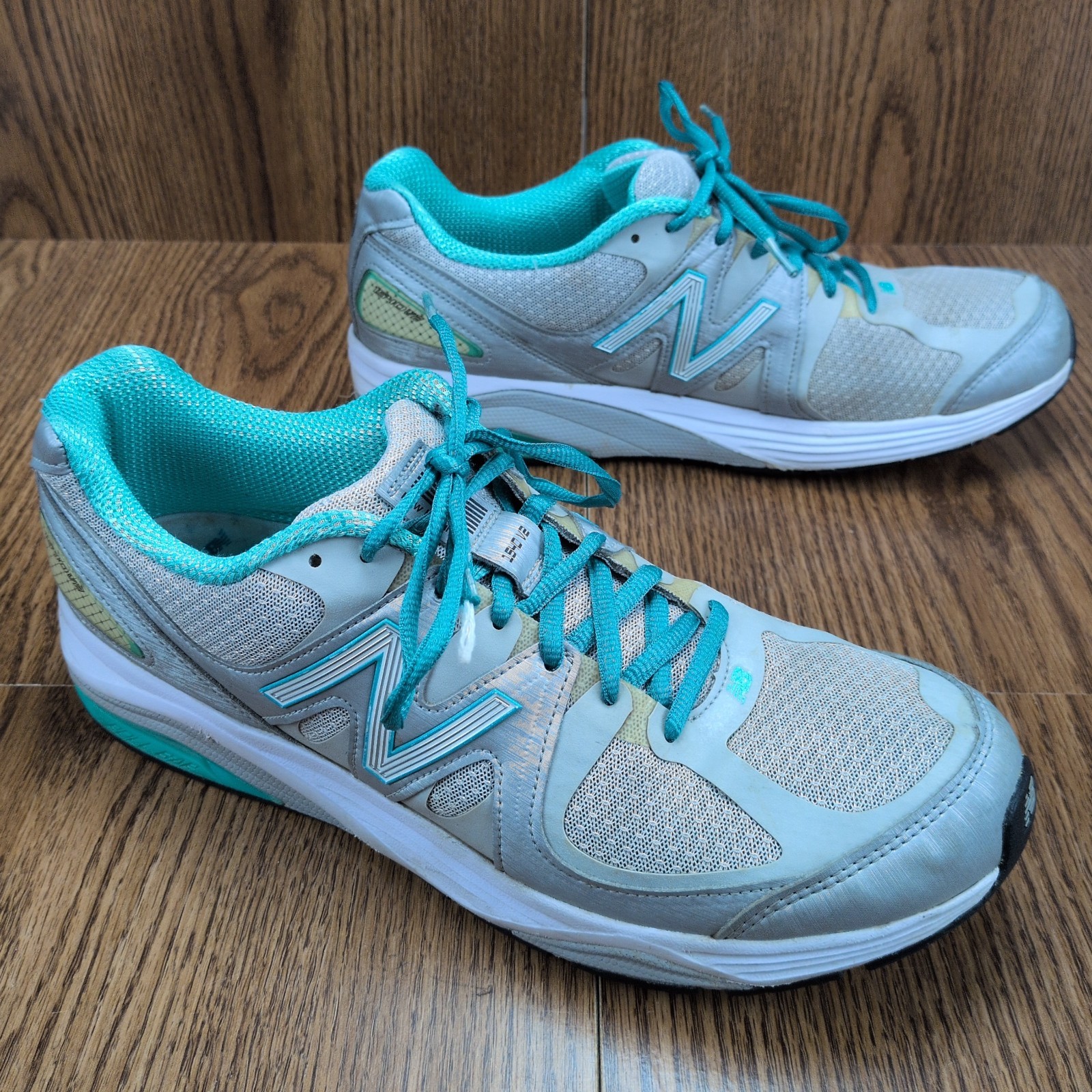 New Balance 1540 v2 Sneakers Womens Size 13 Gray Teal Trim W1540SG2 Used Running