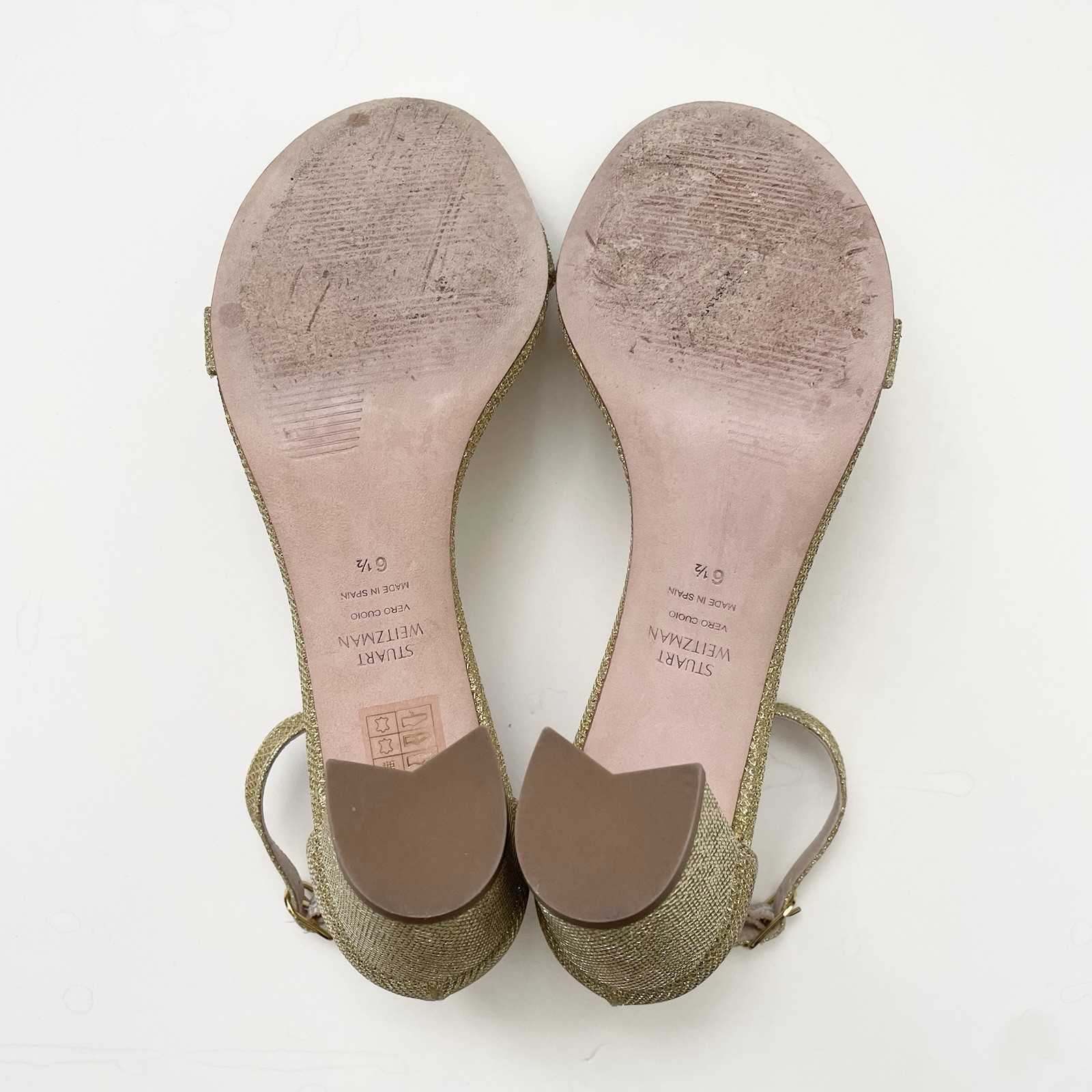 Stuart Weitzman Nearlynude Block Heel Sandal in Gold Glitter Lame Fabric 6.5