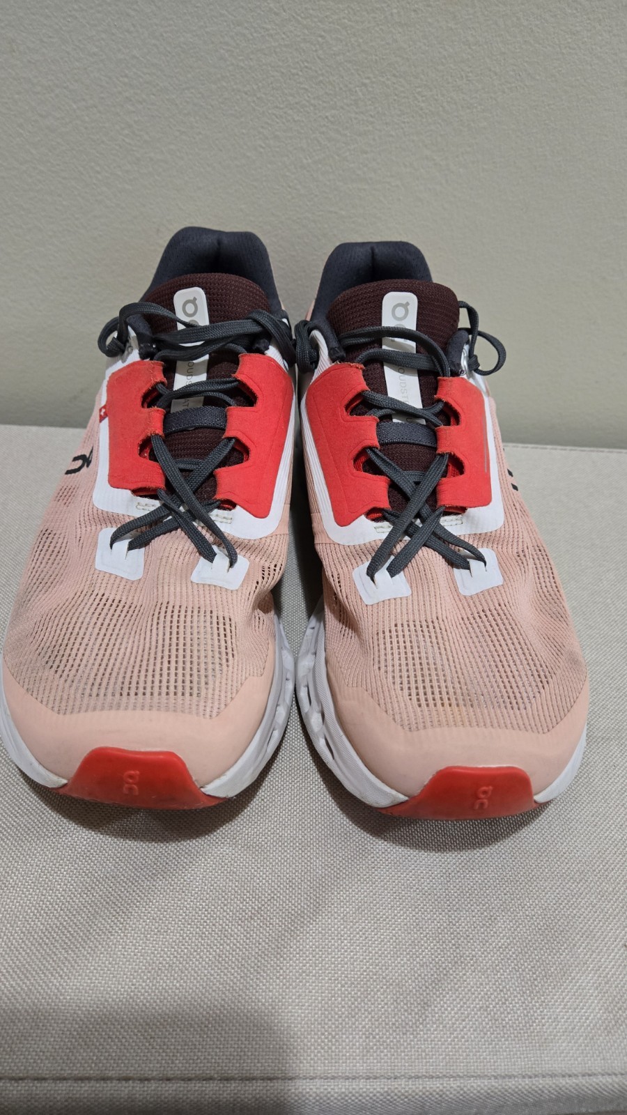 On CLOUD Cloudstratus Running Shoes WOMENS SZ 8.5 VERY NICE!