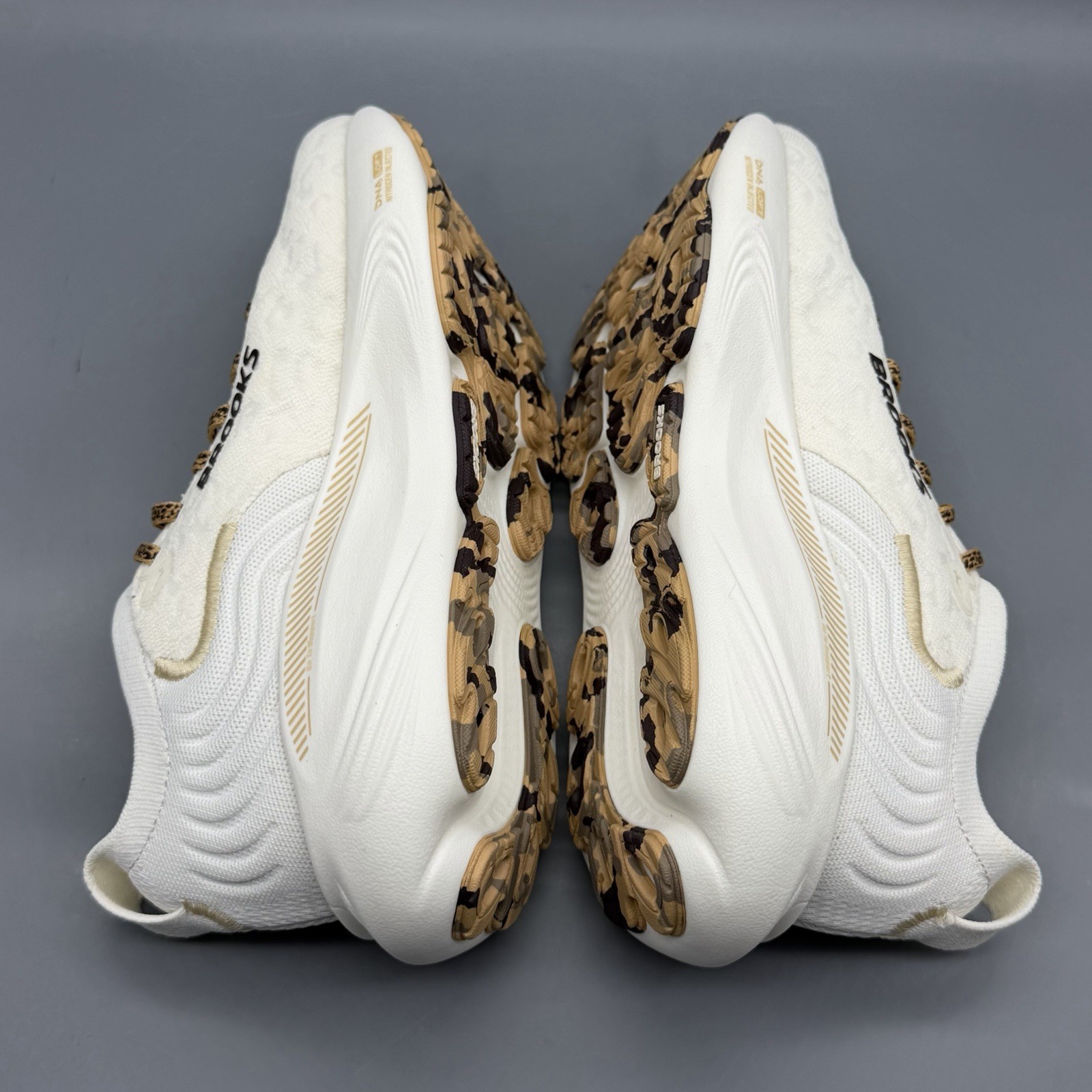 Brooks Adrenaline GTS 25 Women’s 6 B Running Shoes Coconut Crème Leopard *READ*