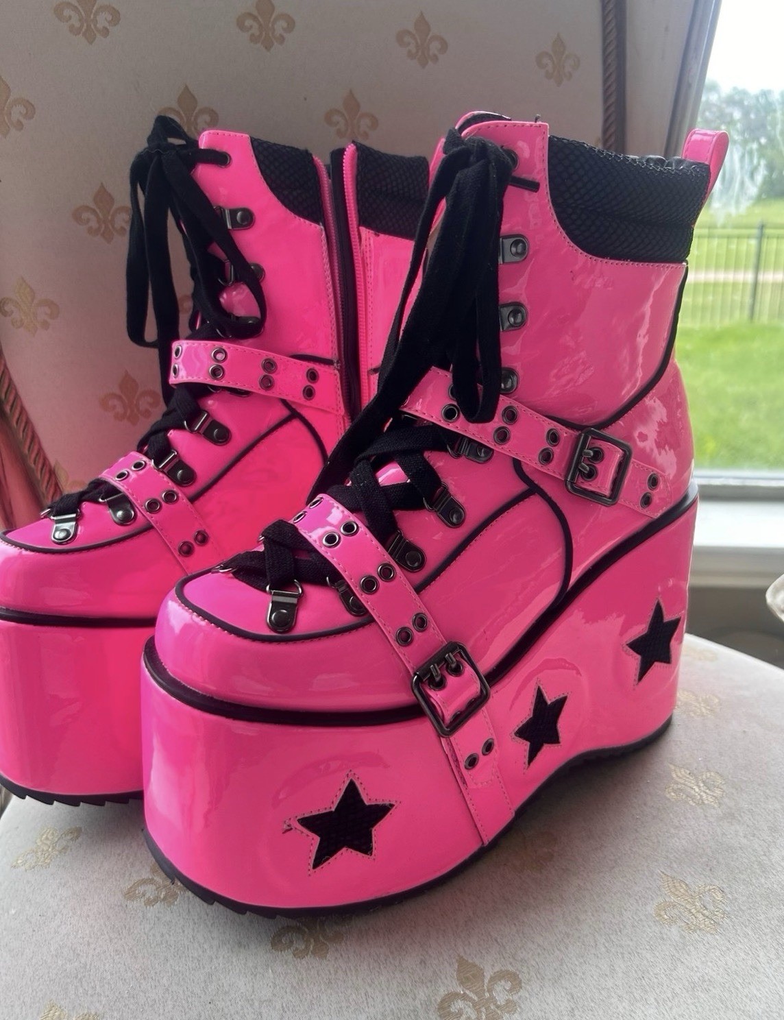 Women’s Pink/Black Ankle Platform Lace-Up Boots Straps Buckle Stars 6.5