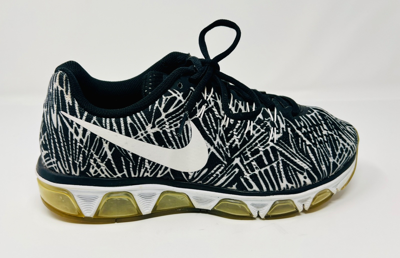 NIKE TAILWIND 8 WOMENS SIZE 8.5 INDOOR USE ONLY NO INSOLE BLACK & WHITE GRAPHICS