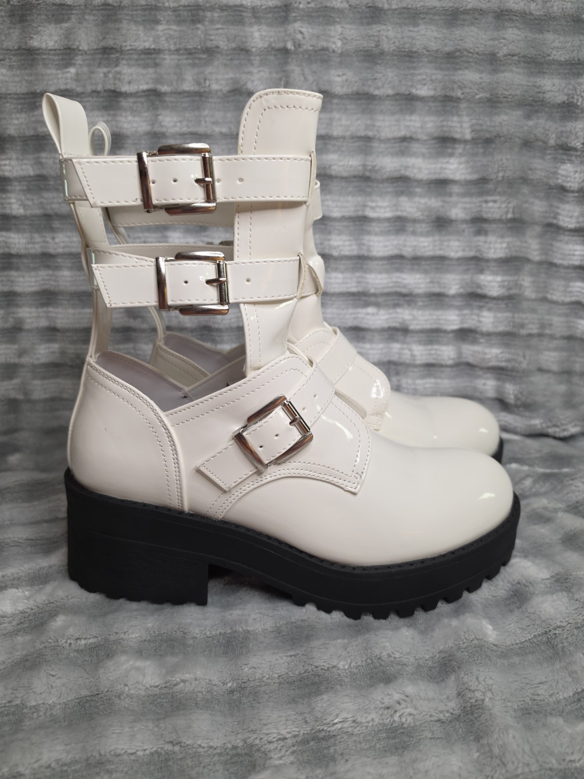 Vetaste Womens White Black Chunky Platform Straps Buckle Boots Patent…