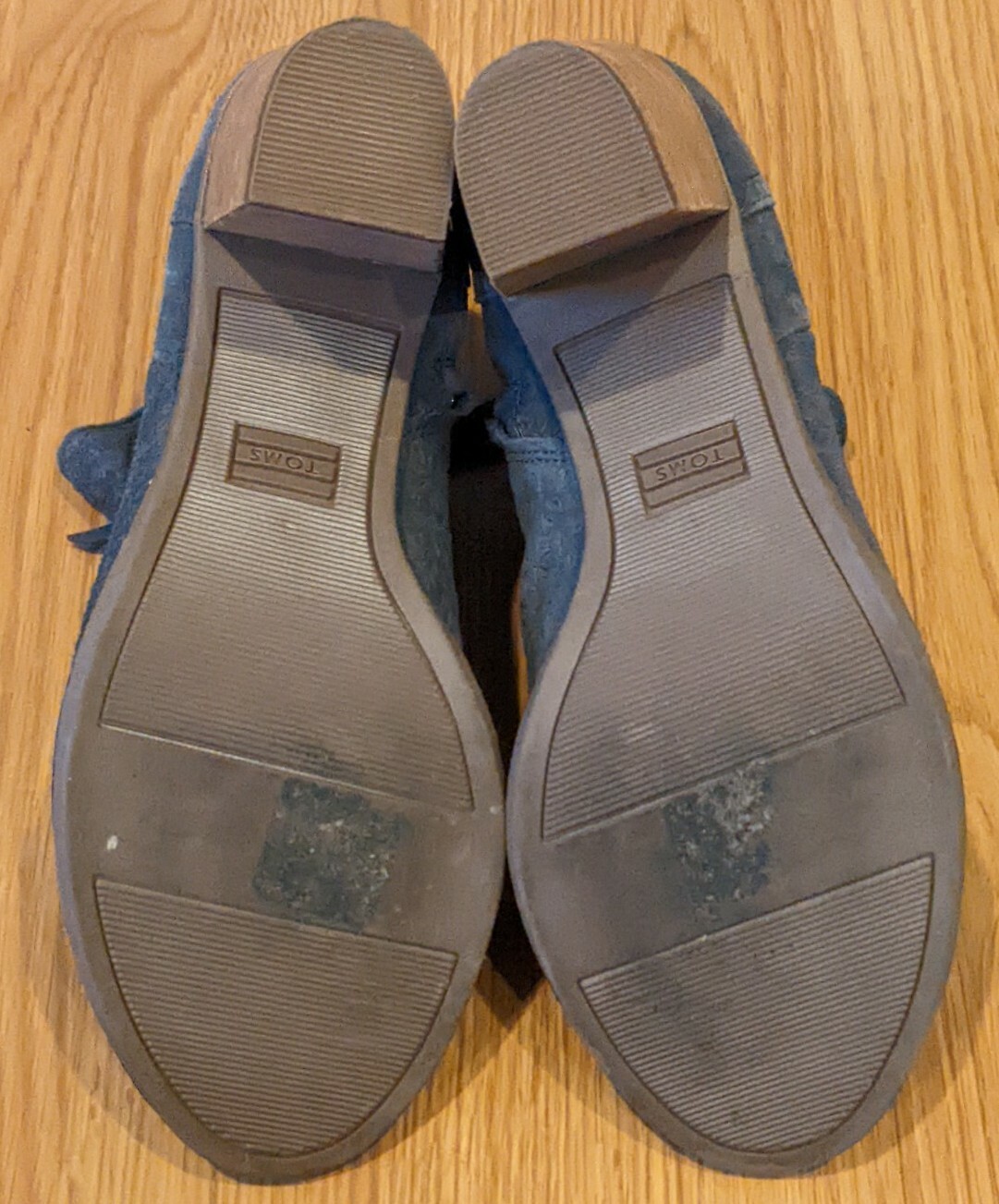 Tom’s Majorca Peep-Toe Gray Suede Booties – 8
