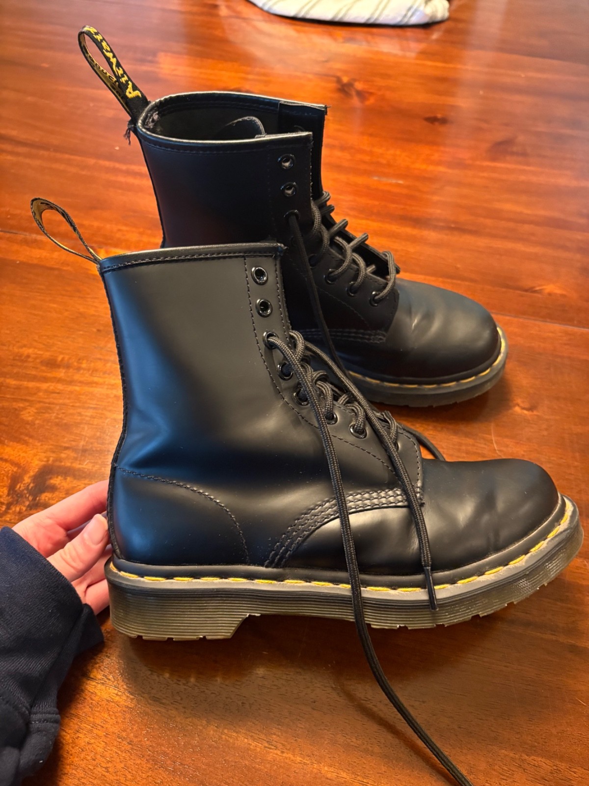 Dr. Martens 1460 Women’s Original Smooth Leather Lace Up Boots – Black Size 6 US