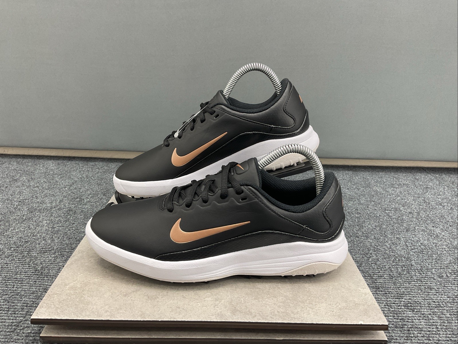 NWOB Nike Women’s Size 7 Vapor Golf Sneakers Shoes Black AQ2324-001