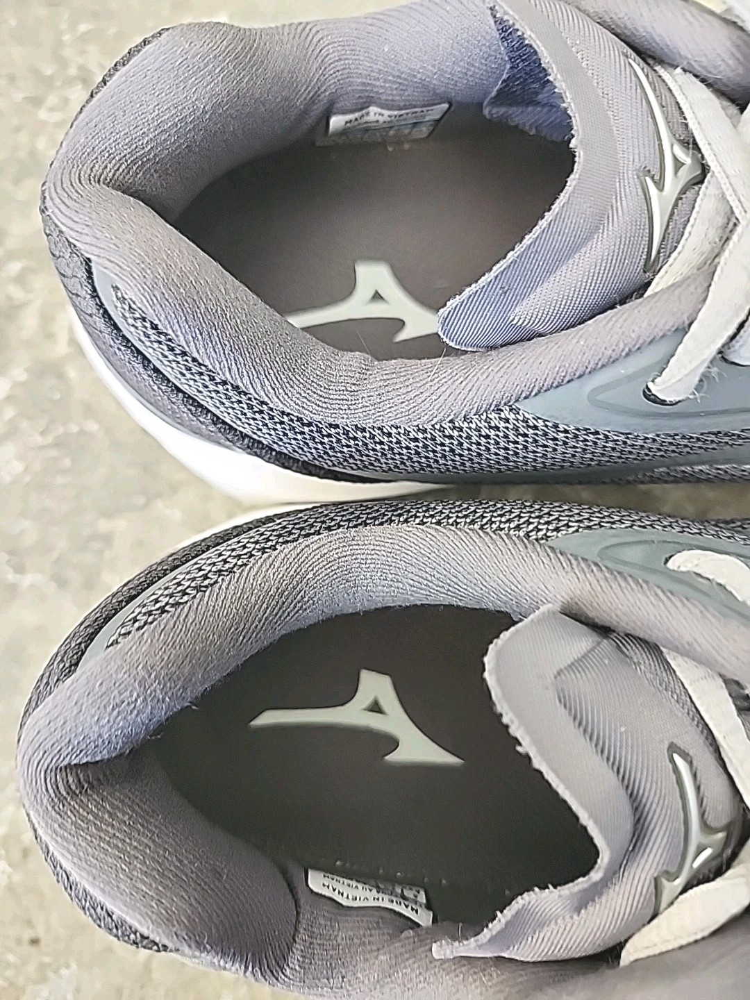 New Mizuno Wave Lightning Z6 Volleyball Shoes Sneaker Gray/White Wo’s Sz 8 $140