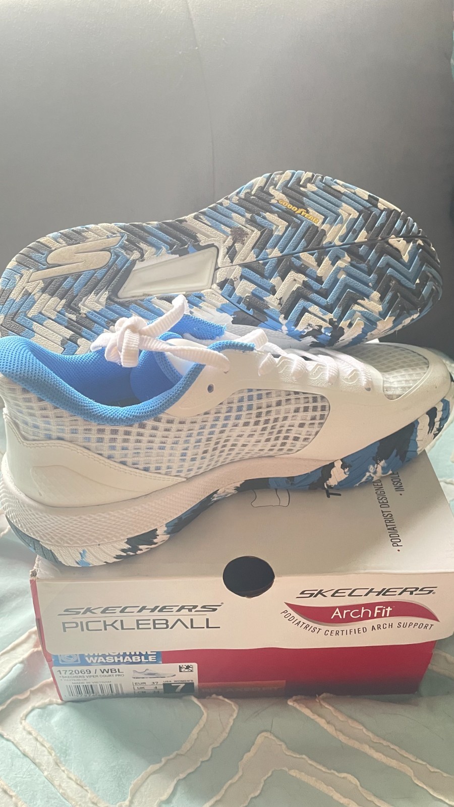 Womens Skechers Viper Court Pickleball Shoe- Size 7 Relaxed Fit – White/blue