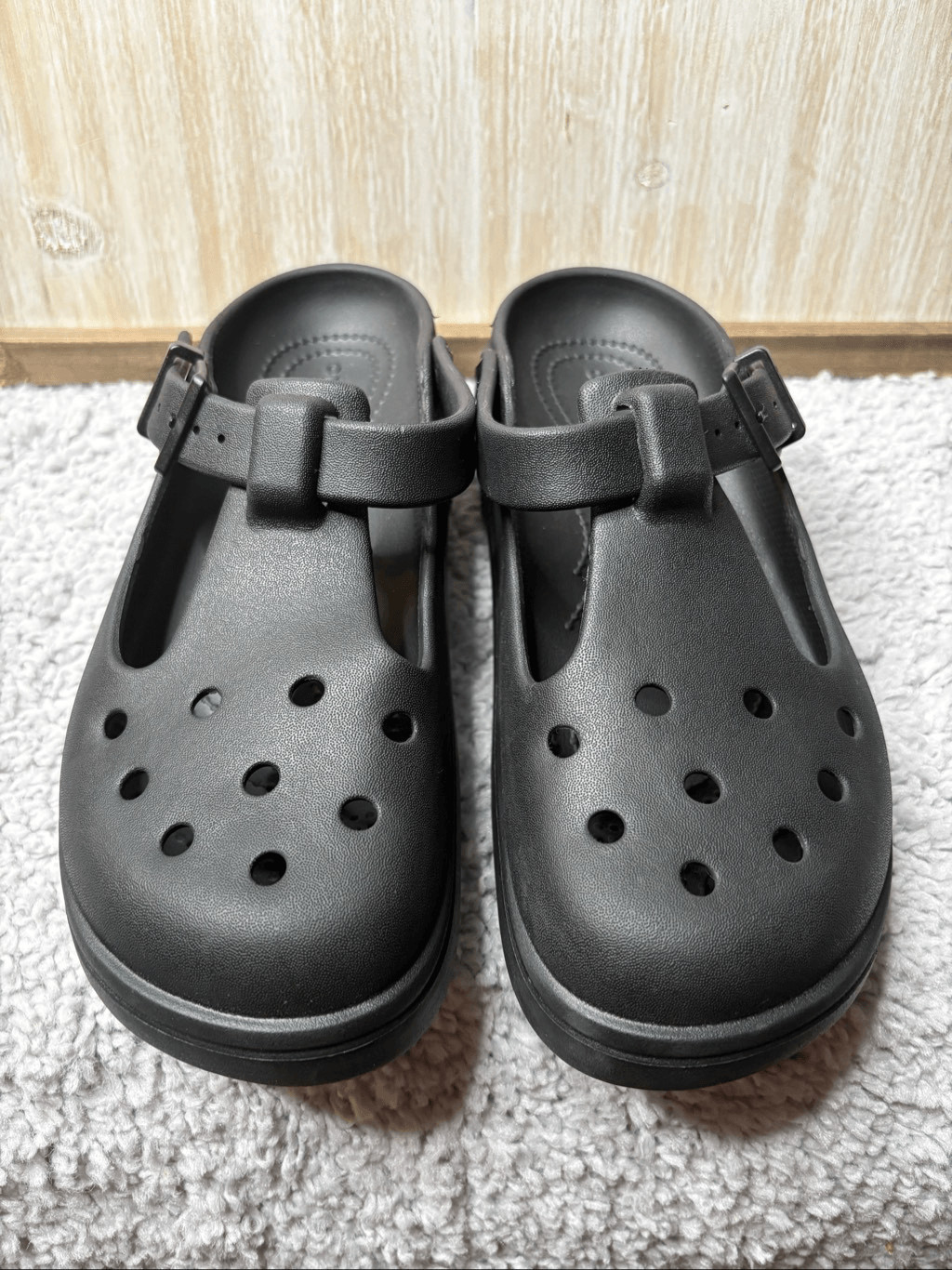 Crocs Black Buckle Mary Jane Unisex Clogs Men’s Size 6 Women’s Size 8 Croslite S