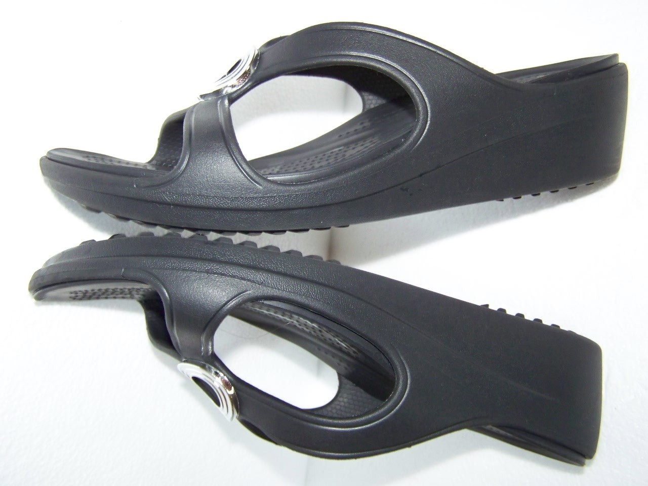 CROCS Silver Ring Black 2″ Wedge Sandals Comf Slides NOT THONGS Size 9 NexToNEW