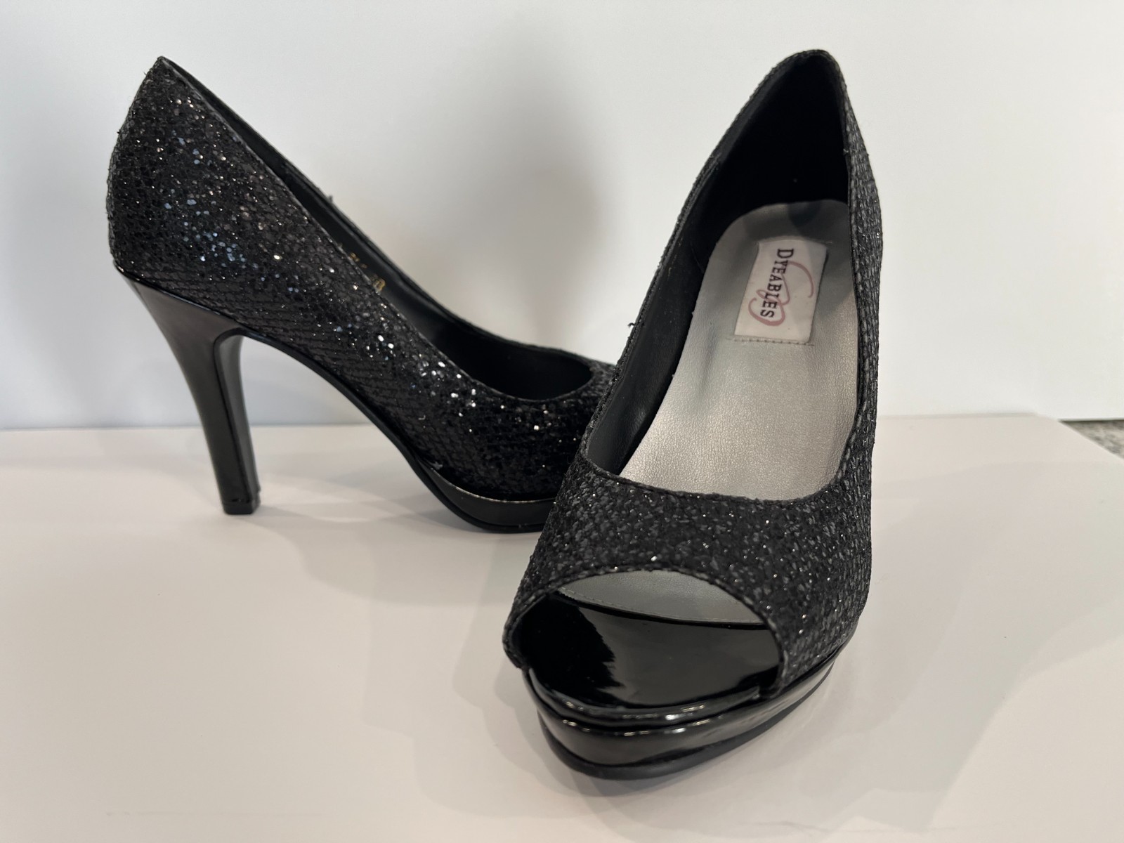 Dyeables Sari Womens Glitter Platform Pump Size 6B Black Shoes Great Condition