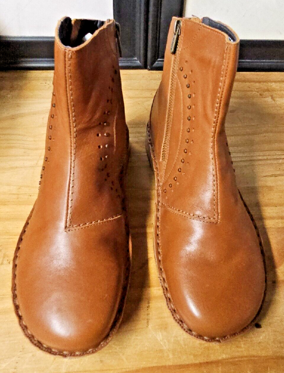 NAOT Footwear Women’s Cetona Boot stud Soft Maple Leather Size 35 US4-4.5