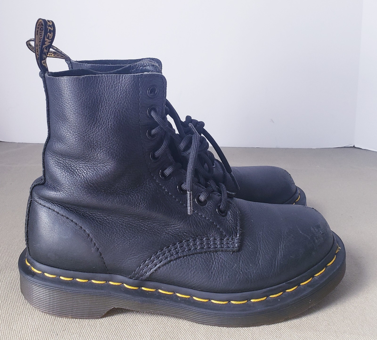 Dr. Martens Pascal Mens Original Leather Lace Up Boots Size 6