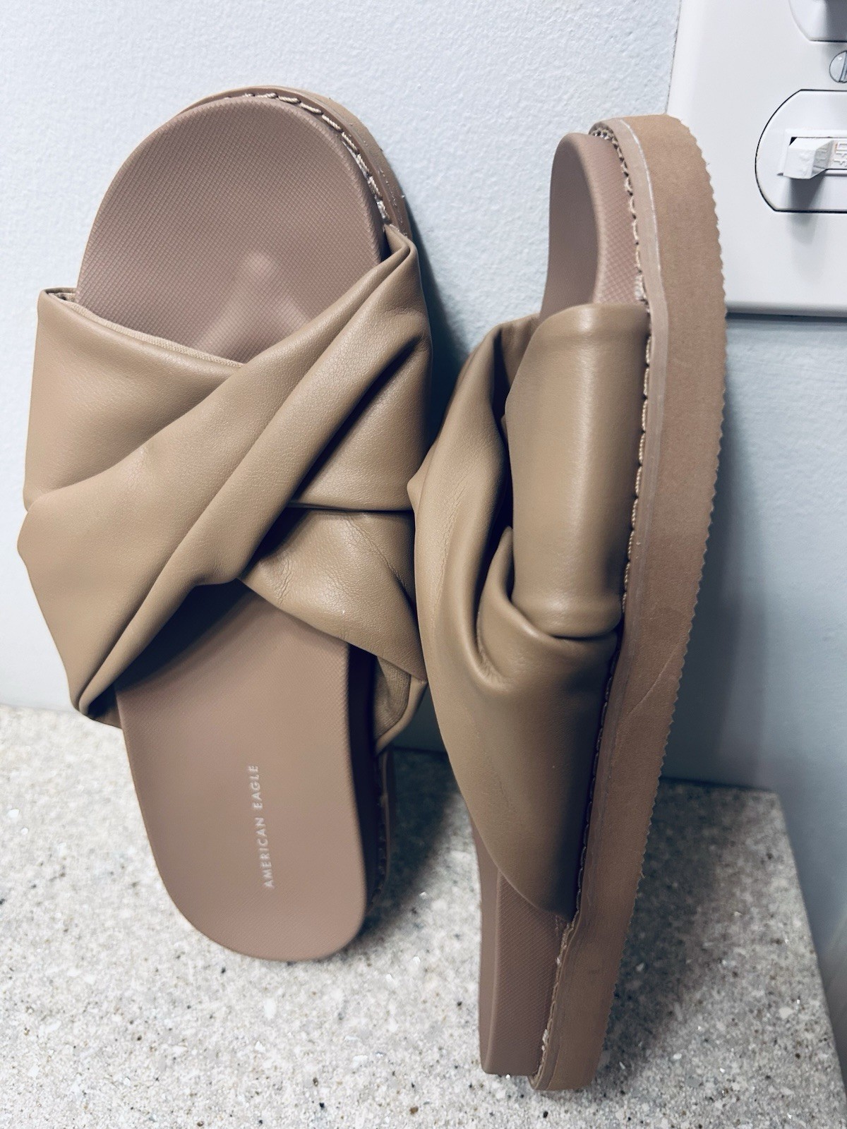 American Eagle Women’s Twist Slide Vegan Leather Sandal Beige Color Size 8 New