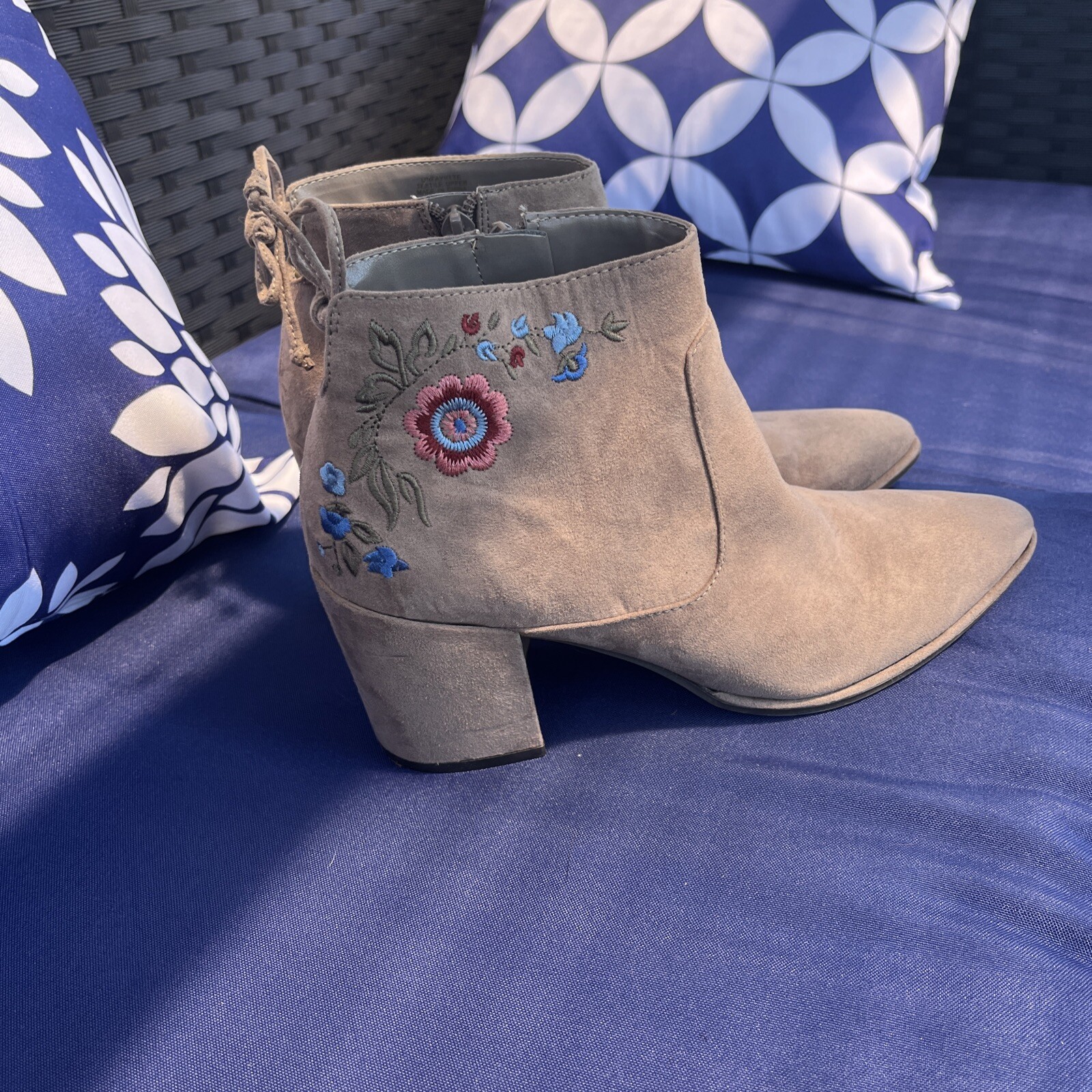 Unisa women shoes Booties 7.5 M Olive Color With Embroidered Flowers