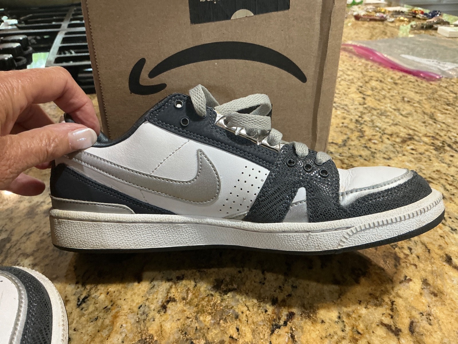 Vintage Nike Court Force Low 316587-101 Women’s Size 7 White Black Silver Sneake
