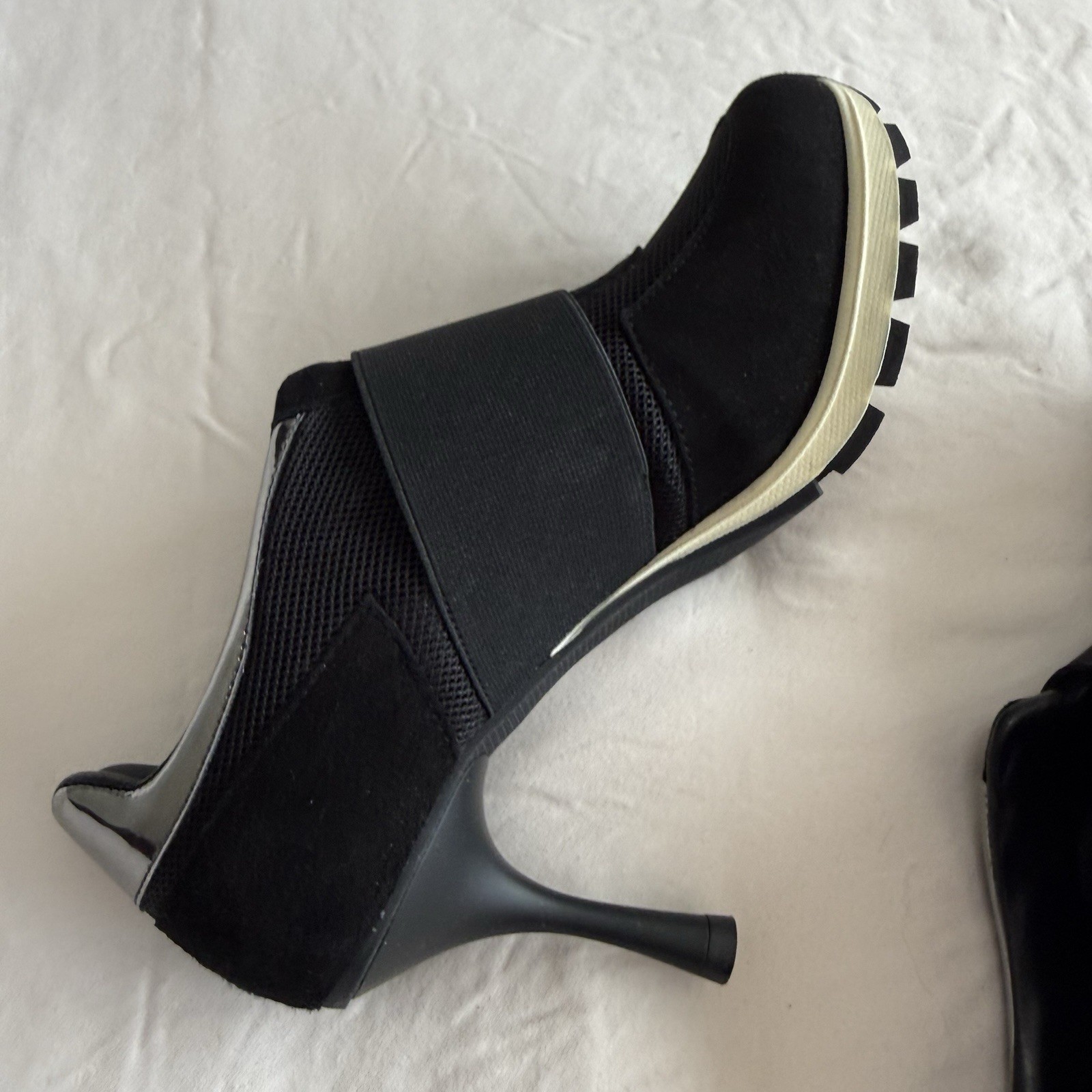 NWOB Sneex The Icon Silver Metallic Black Sneaker Heels Size 6 – $395 Retail