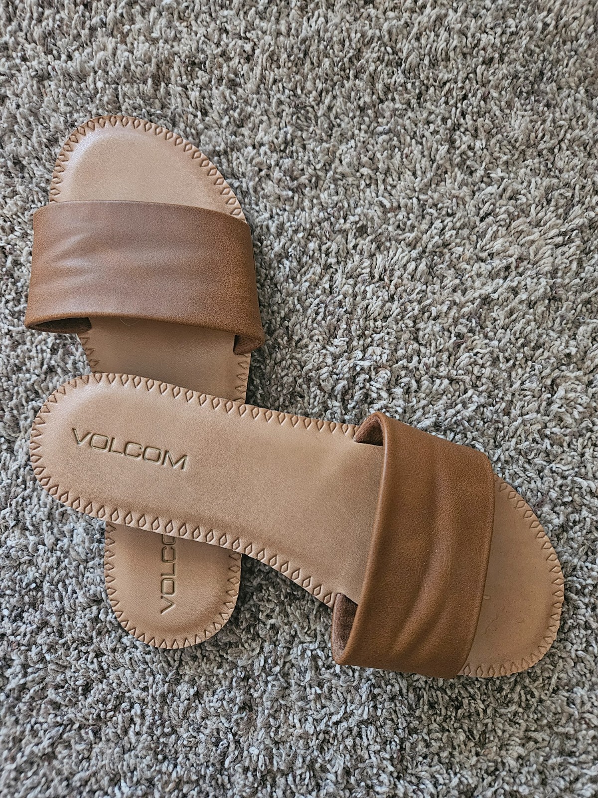 Volcom Women’s Simple Slide Sandal – Tan Size 7 – Excellent Condition!!